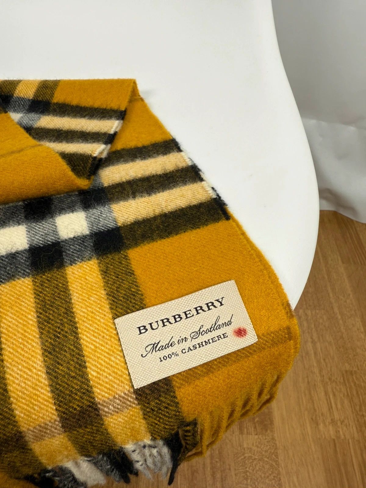 Burberry Burberry Nova Check Scarf 100% Cashmere Made In Scotland Size ONE SIZE - 4 Thumbnail