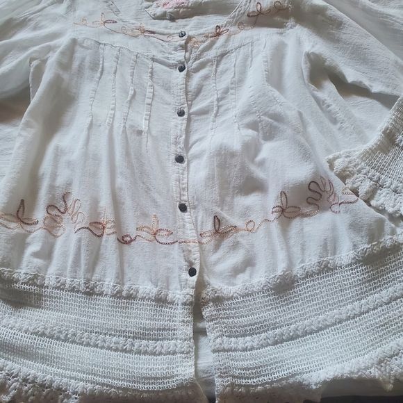 Designer Caamano White Crocheted L Slvs Botton Embroidered Made in Pe Size M / US 6-8 / IT 42-44 - 9 Thumbnail