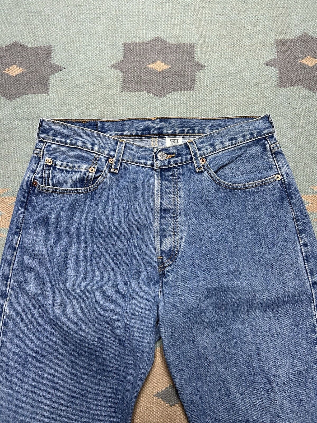 Vintage 90s Levis 501 xx jeans straight button fly medium wash 32x31 Size US 32 / EU 48 - 7 Thumbnail