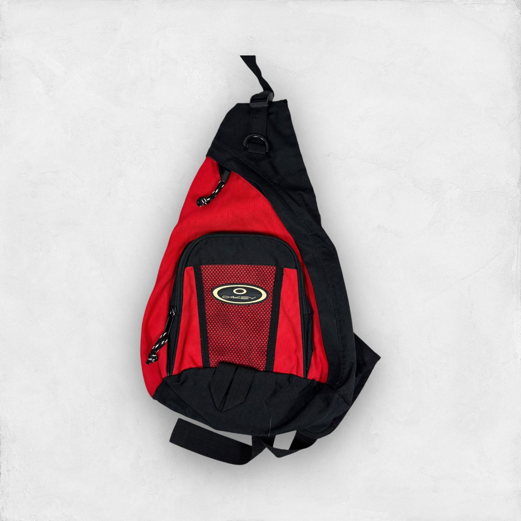 Oakley Unisex Black Red Adjustable Crossbody Strap Sling Bag, Men's