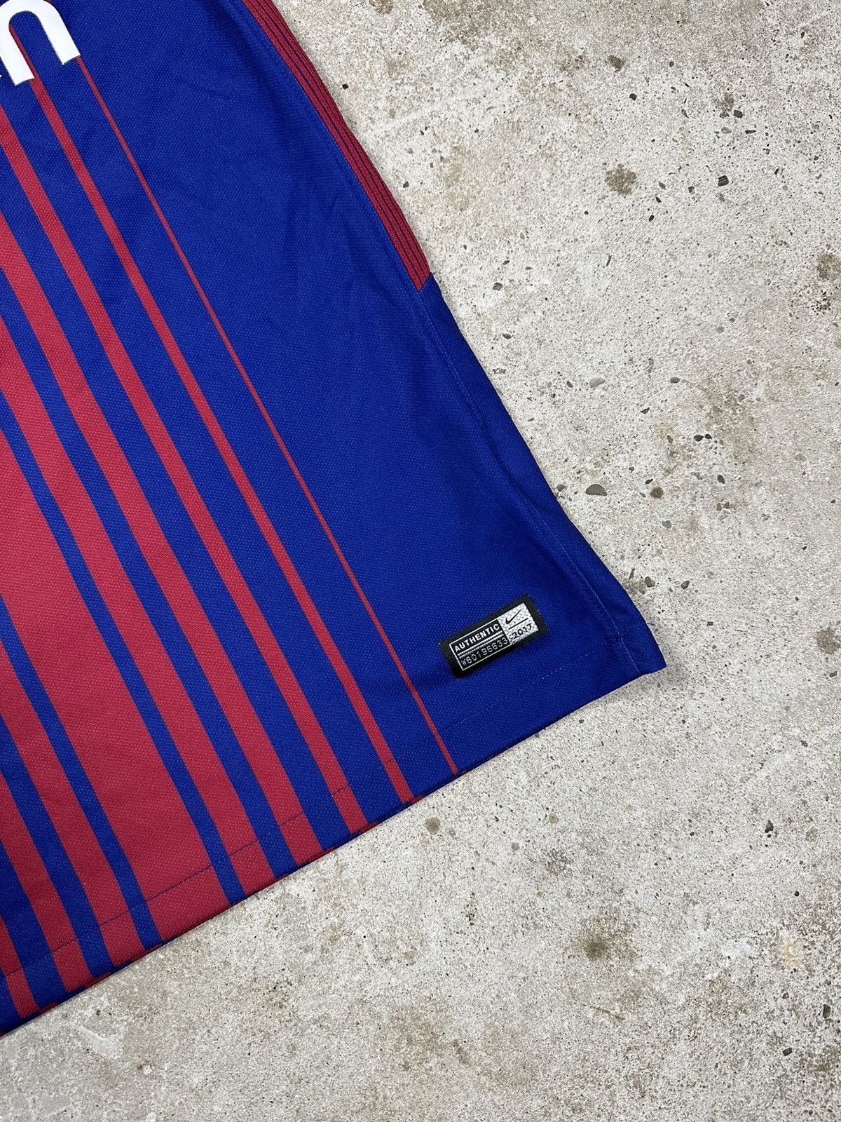 Nike Nike x FC Barcelona 2017/2018 Home Suarez #9 Jersey Size US S / EU 44-46 / 1 - 3 Thumbnail