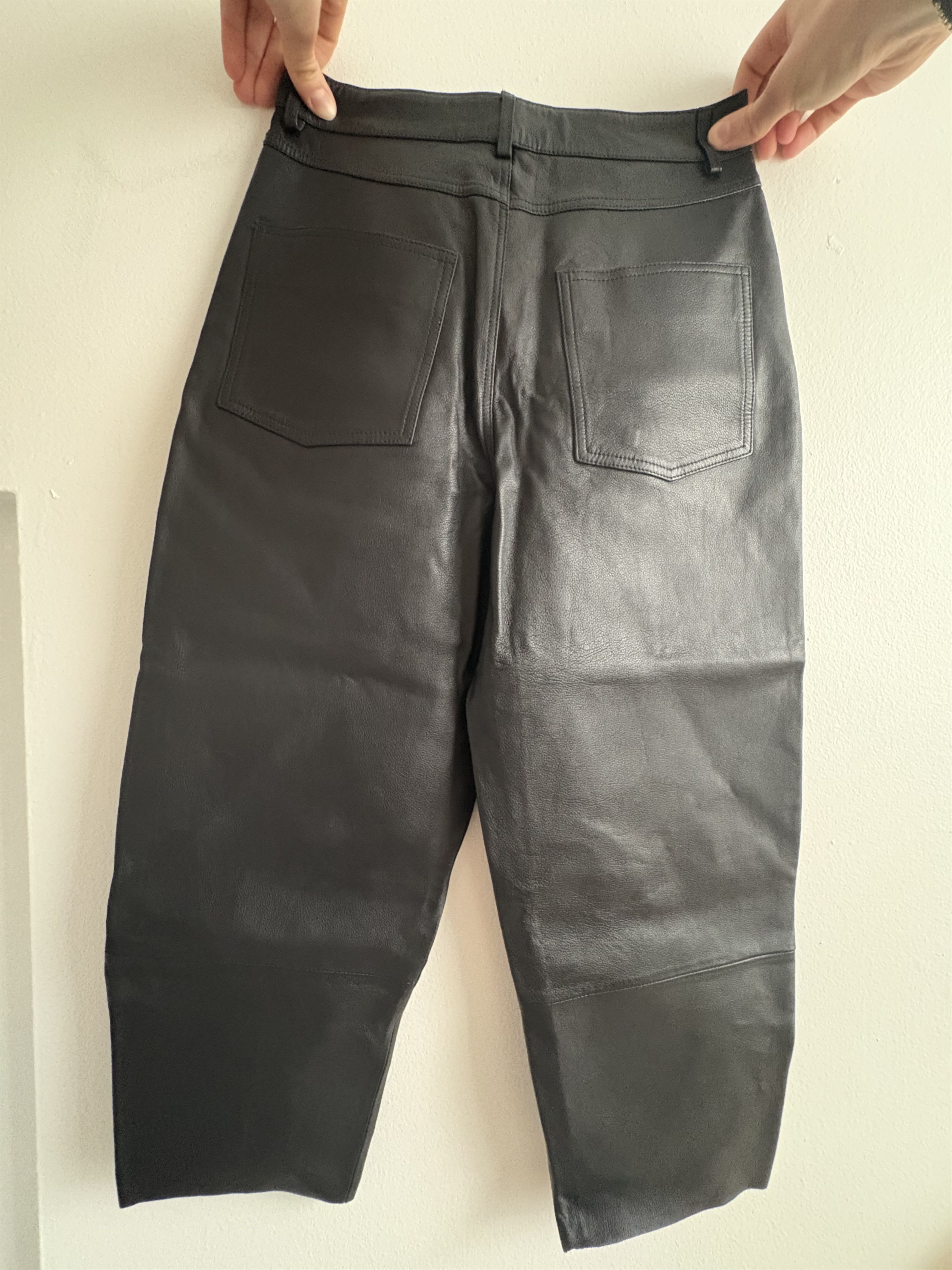 LAMARQUE LAMARQUE Leather Tapered Pants in Fenne Black XS (Women) NWT Size 26" / US 2 / IT 38 - 5 Thumbnail