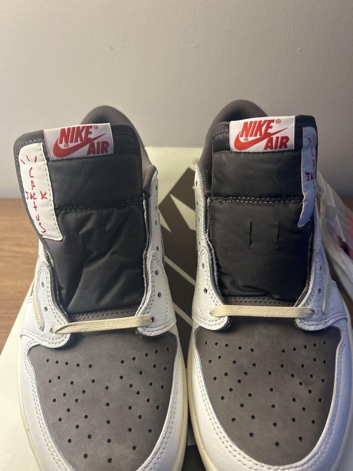 Jordan Brand × Travis Scott Travis Scott x Jordan 1 low Reverse Mocha Size US 10.5 / EU 43-44 - 10 Thumbnail