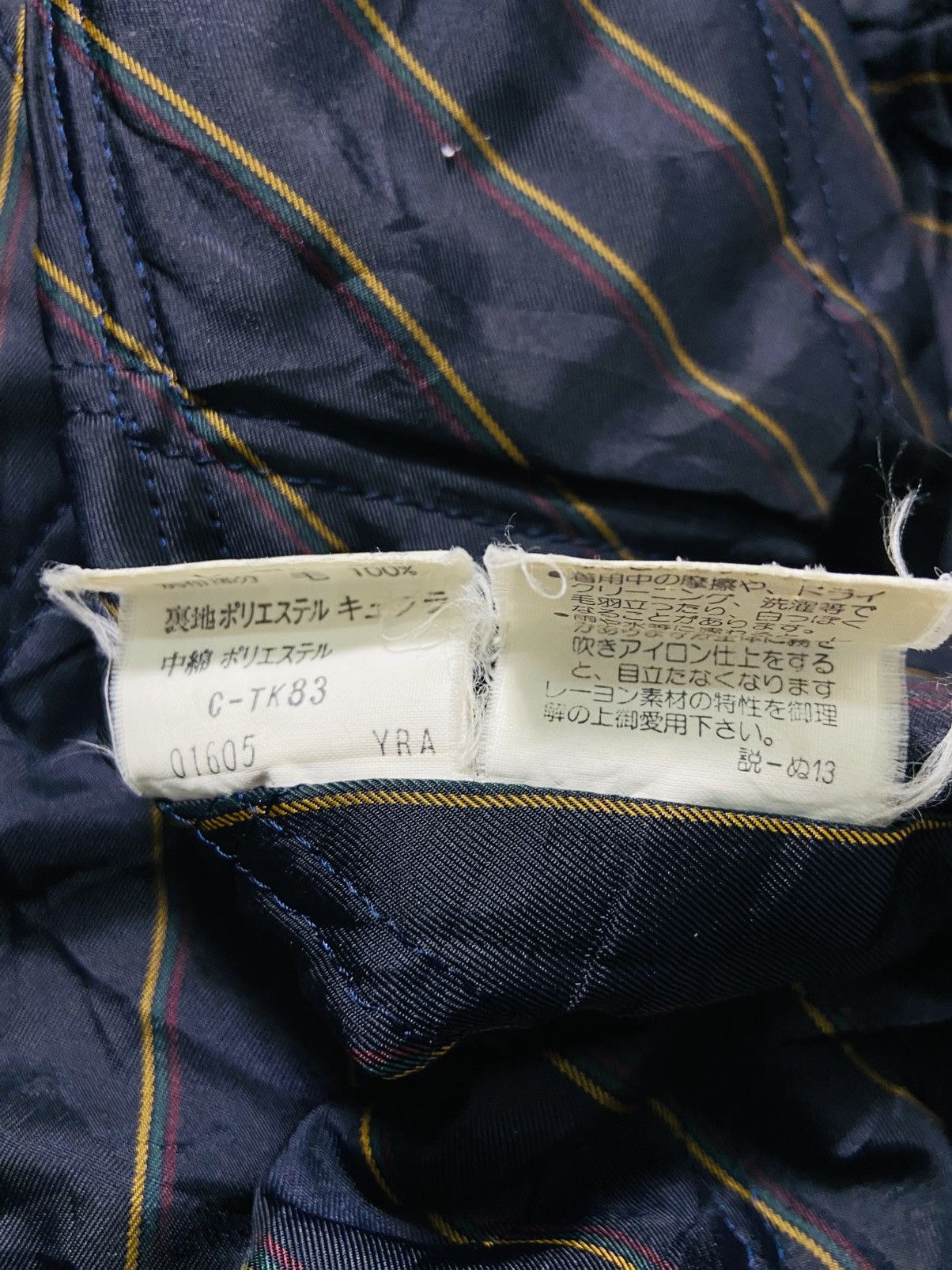 Burberry Vintage Burberry Distressed Jacket Size US L / EU 52-54 / 3 - 16 Thumbnail