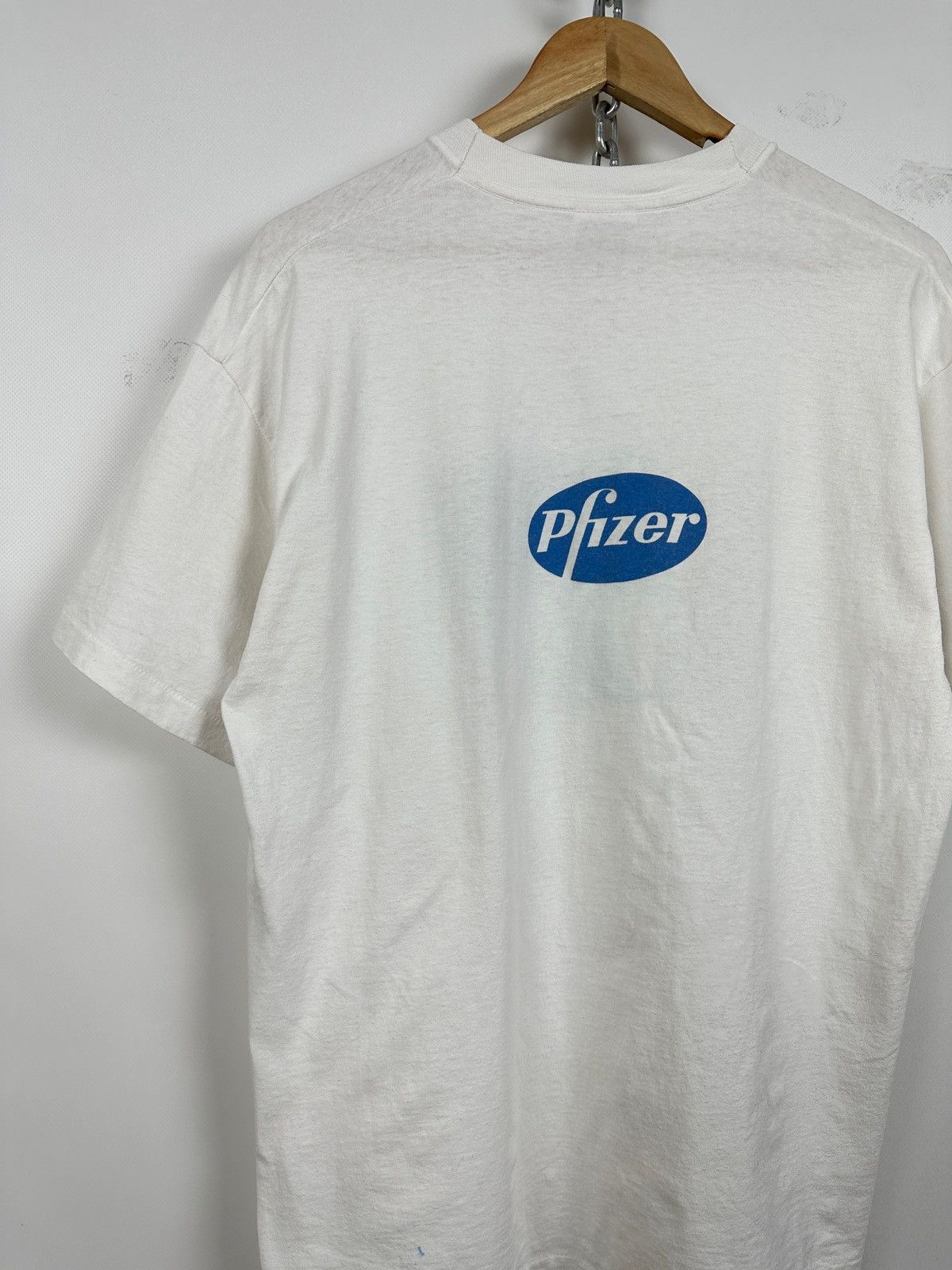 Vintage 1995 Vintage Pfizer OCD Single Stitch White T-Shirt Size US L / EU 52-54 / 3 - 9 Thumbnail
