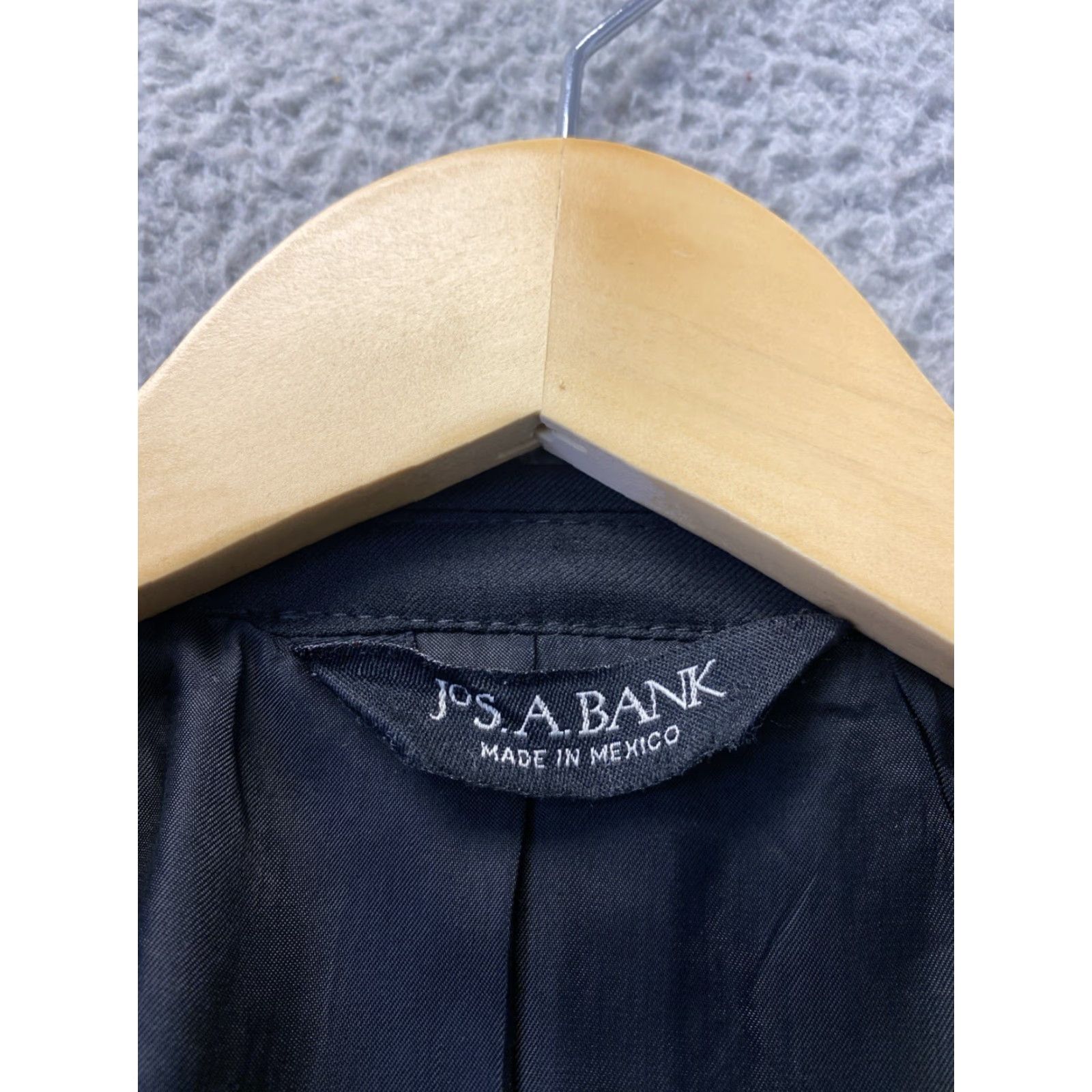 Jos. A. Bank Jos. A. Bank Blazer Sport Coat 41R Men Black 100% Wool Two-Button Single-Vented Gold Button Regular Size 41 Mens Jacket Coat Size 42R - 5 Thumbnail