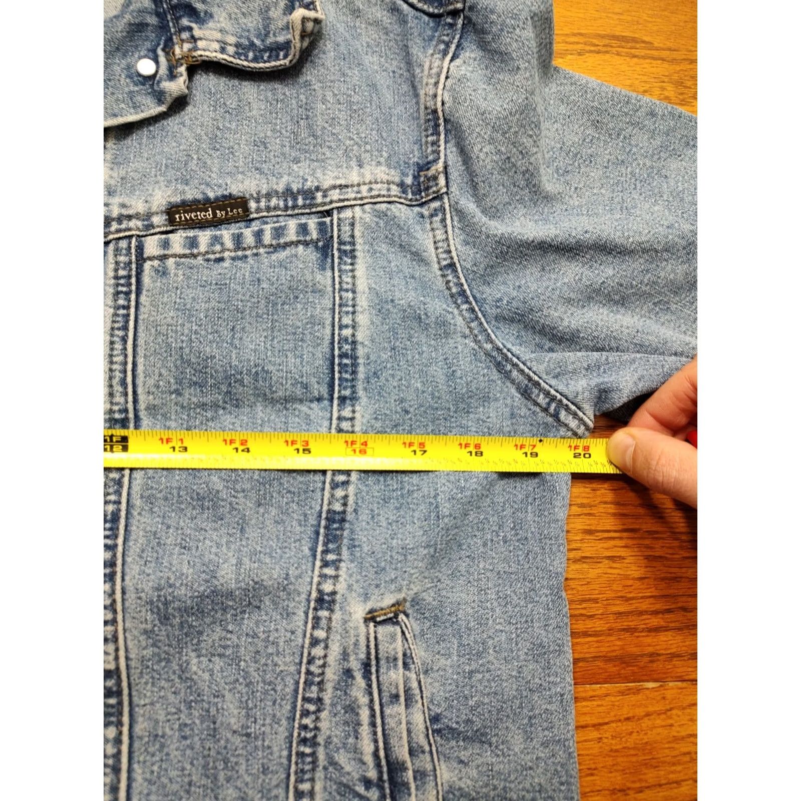 Vintage VINTAGE Riveted By Lee Denim Jacket Women M 4 Pockets 100% Cotton Blue Jacket, Denim, Solid, Button Closure, Regular Fit, Trucker, Collared, Pockets Size 32" / US 10 / IT 46 - 7 Thumbnail