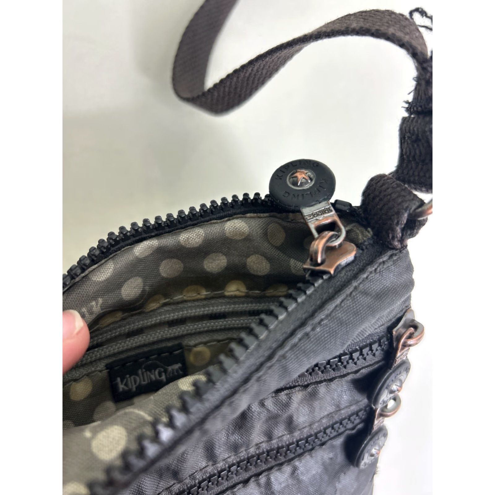 Vintage Kipling Crossbody Bag Black Small Women Zip Flaws Broken Zipper Peeling 7x6x1 Worn Size ONE SIZE - 7 Thumbnail