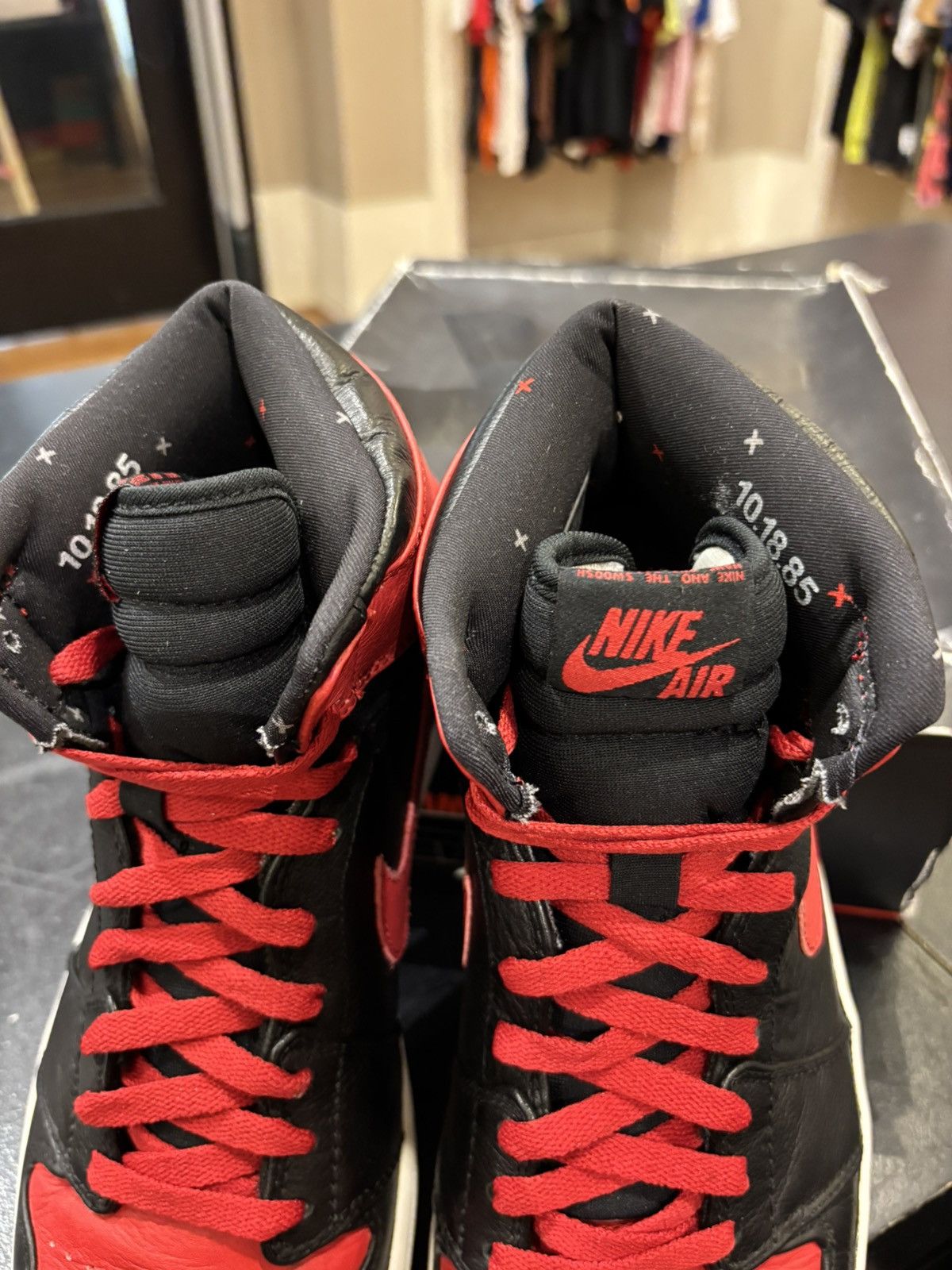 Jordan Brand Jordan 1 retro high 2010 ‘Banned’ Size US 12 / EU 45 - 9 Thumbnail