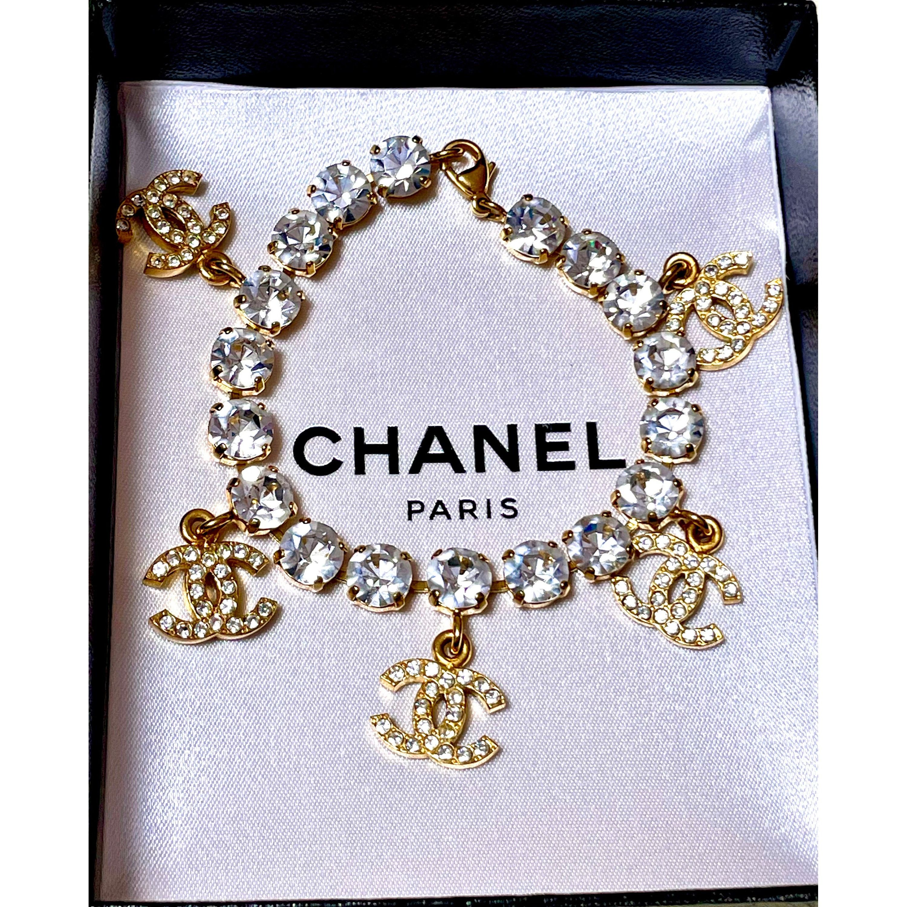 Chanel Vintage Chanel bracelet with crystal and CC charms. Size ONE SIZE - 10 Thumbnail
