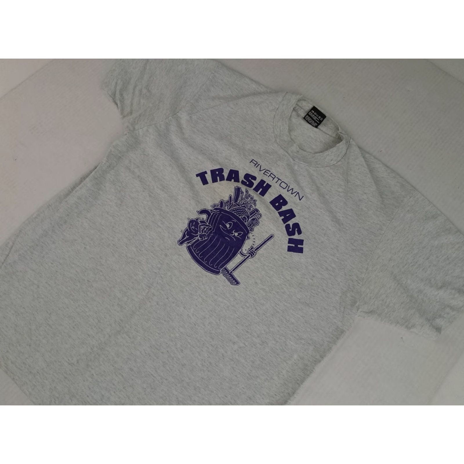 Fruit Of The Loom VINTAGE Detroit's Rivertown 90s Trash Bash Single Stitch Lg TShirt Screen Stars Shirt Unisex Adults Mens Womens 90s River Clean-up Cotton Gray Size US L / EU 52-54 / 3 - 4 Thumbnail