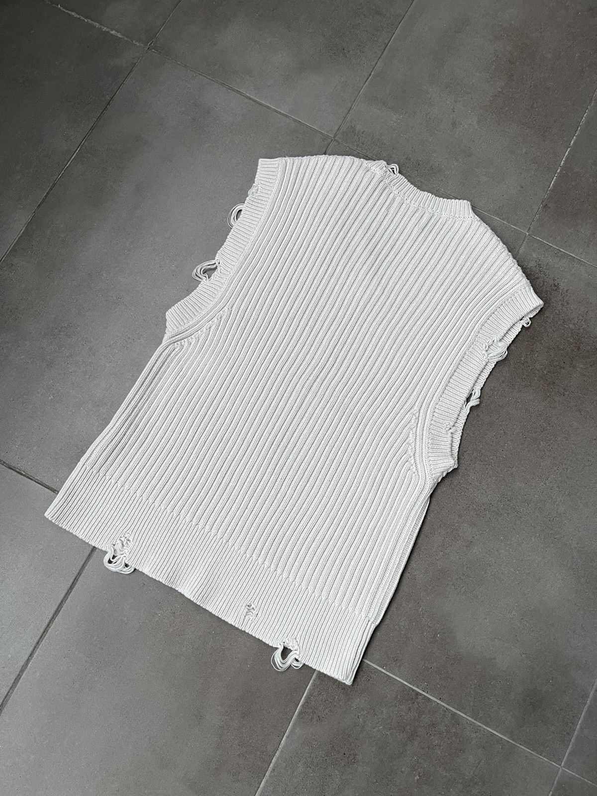 Han Kjobenhavn !DS! SS23 Han Kjobenhavn Distressed Knit Cream Vest Size US L / EU 52-54 / 3 - 17 Thumbnail