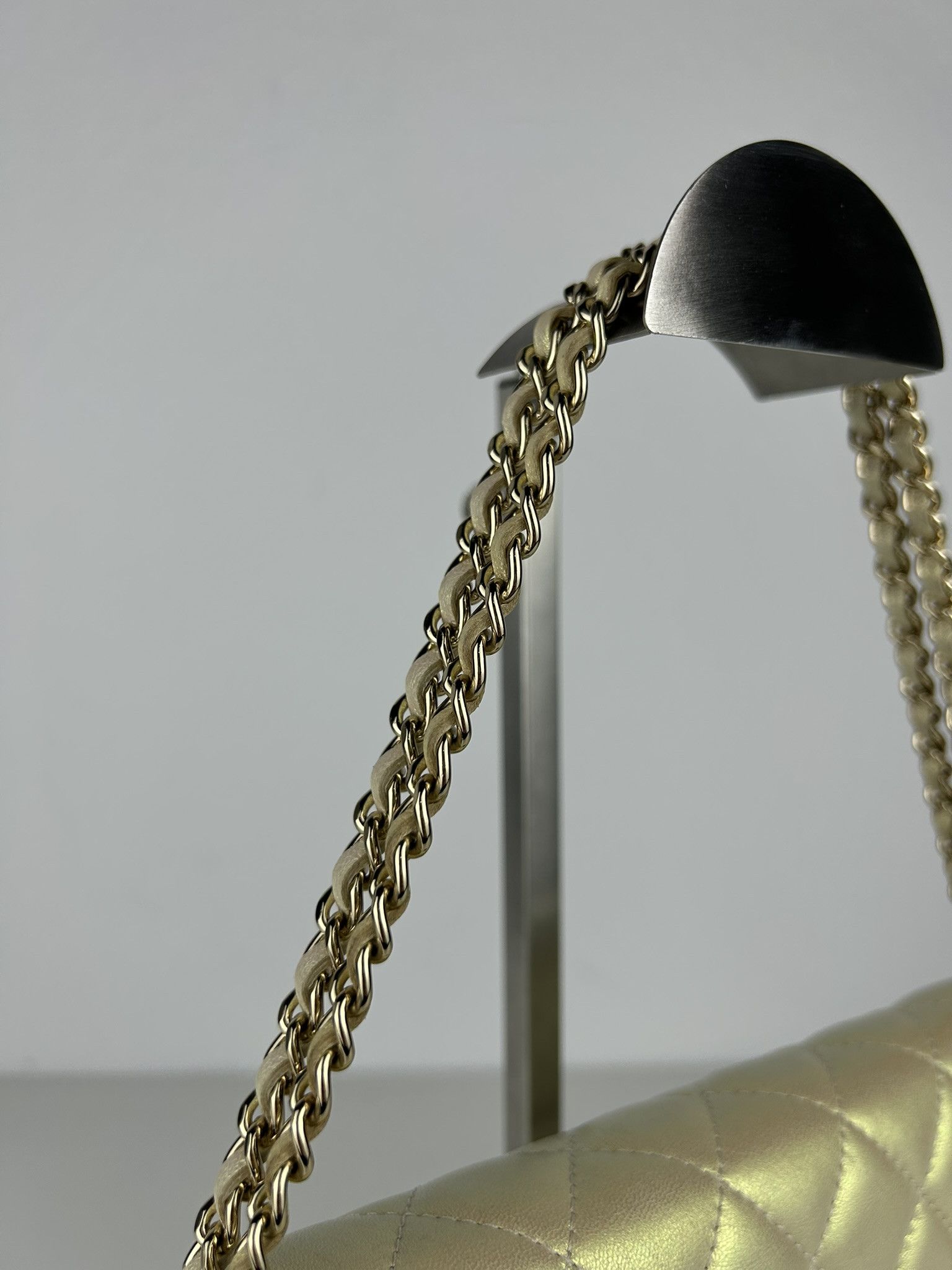 Chanel 2020 Chanel gold metallic matelasse wallet on chain Size ONE SIZE - 8 Thumbnail