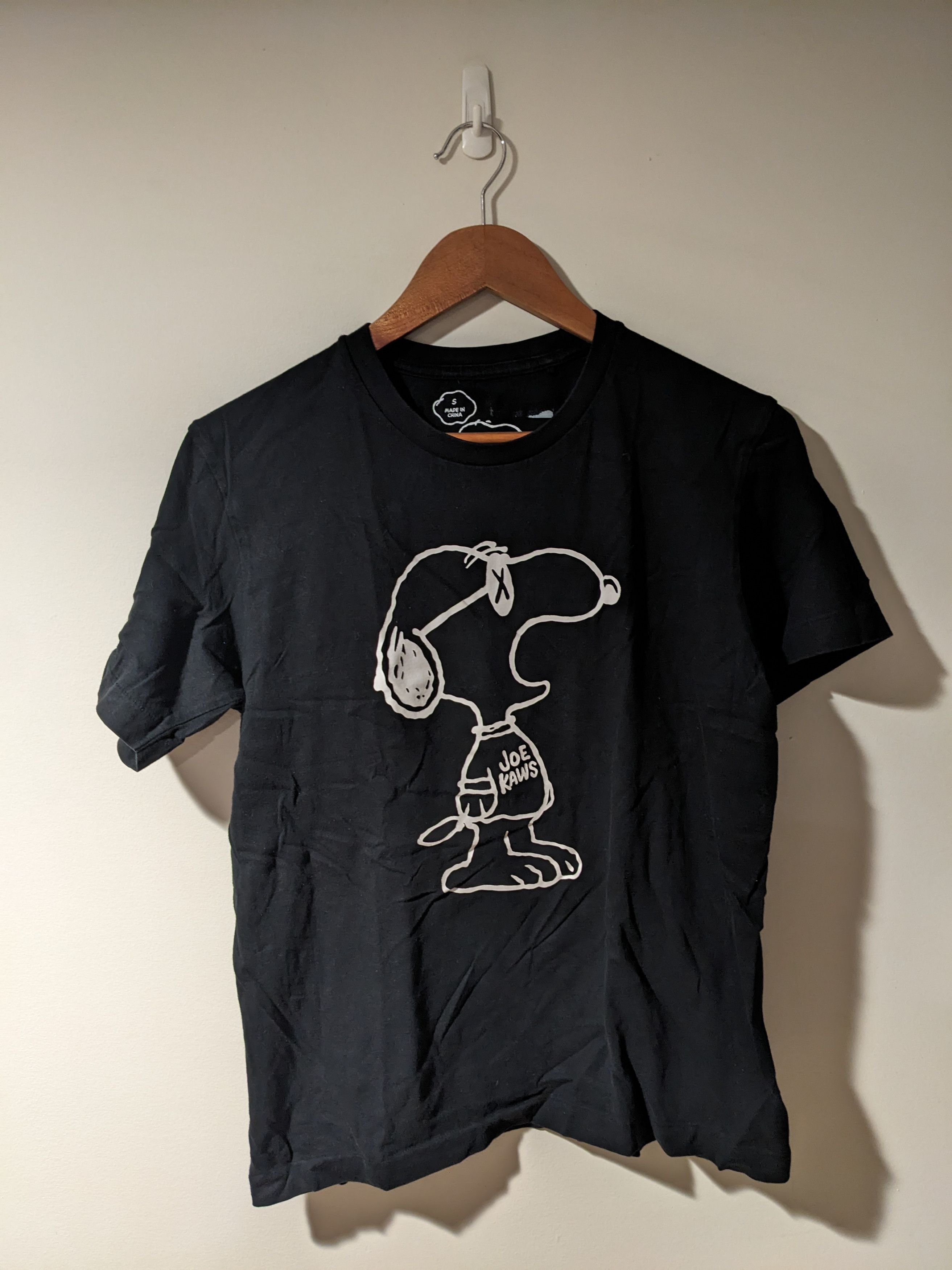 Kaws × Peanuts Snoopy Joe Cool x Kaws Uniqlo Black Small T-Shirt Size US S / EU 44-46 / 1 - 1 Thumbnail