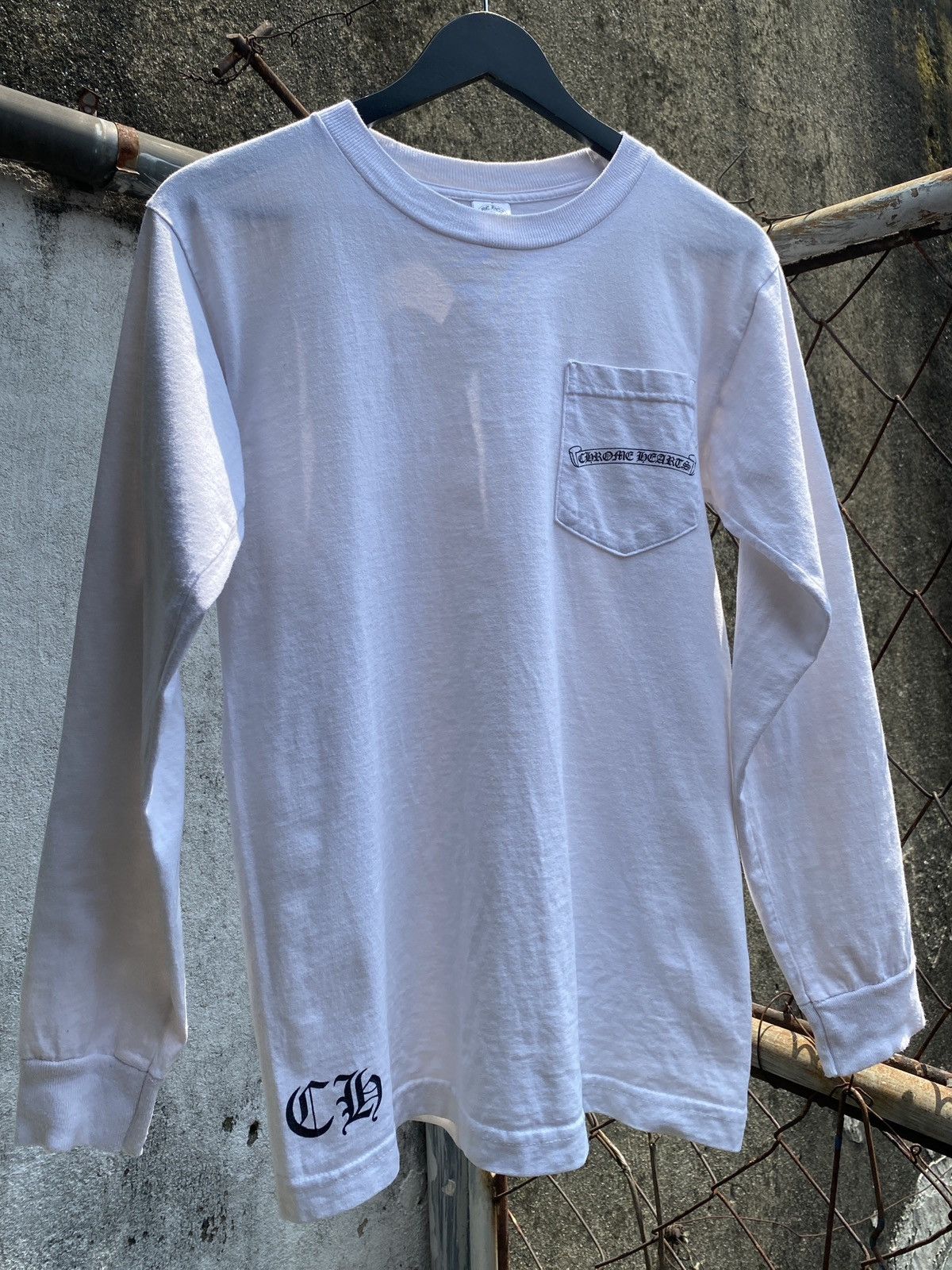 Chrome Hearts 2000s VINTAGE CHROME HEARTS USA SCRIPT CROSSES LONG SLEEVES Size US S / EU 44-46 / 1 - 2 Thumbnail