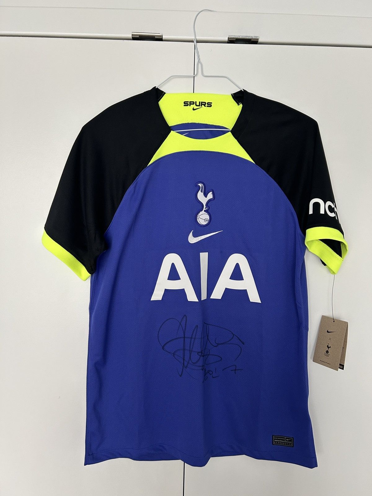 Nike Son Heung-min Signed Tottenham Hotspur Away Shirt 2022/23 Size US M / EU 48-50 / 2 - 4 Thumbnail