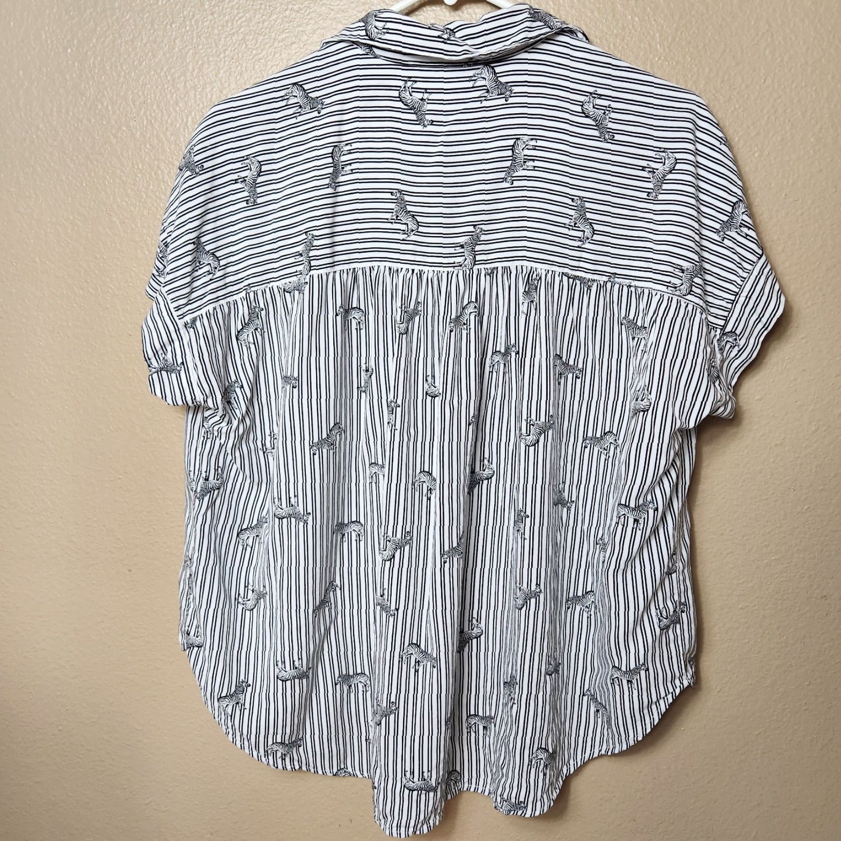 Vintage Jane + Delancey Womens Black/White Striped Zebra Print Short Sleeve Shirt Size L Size L / US 10 / IT 46 - 5 Thumbnail