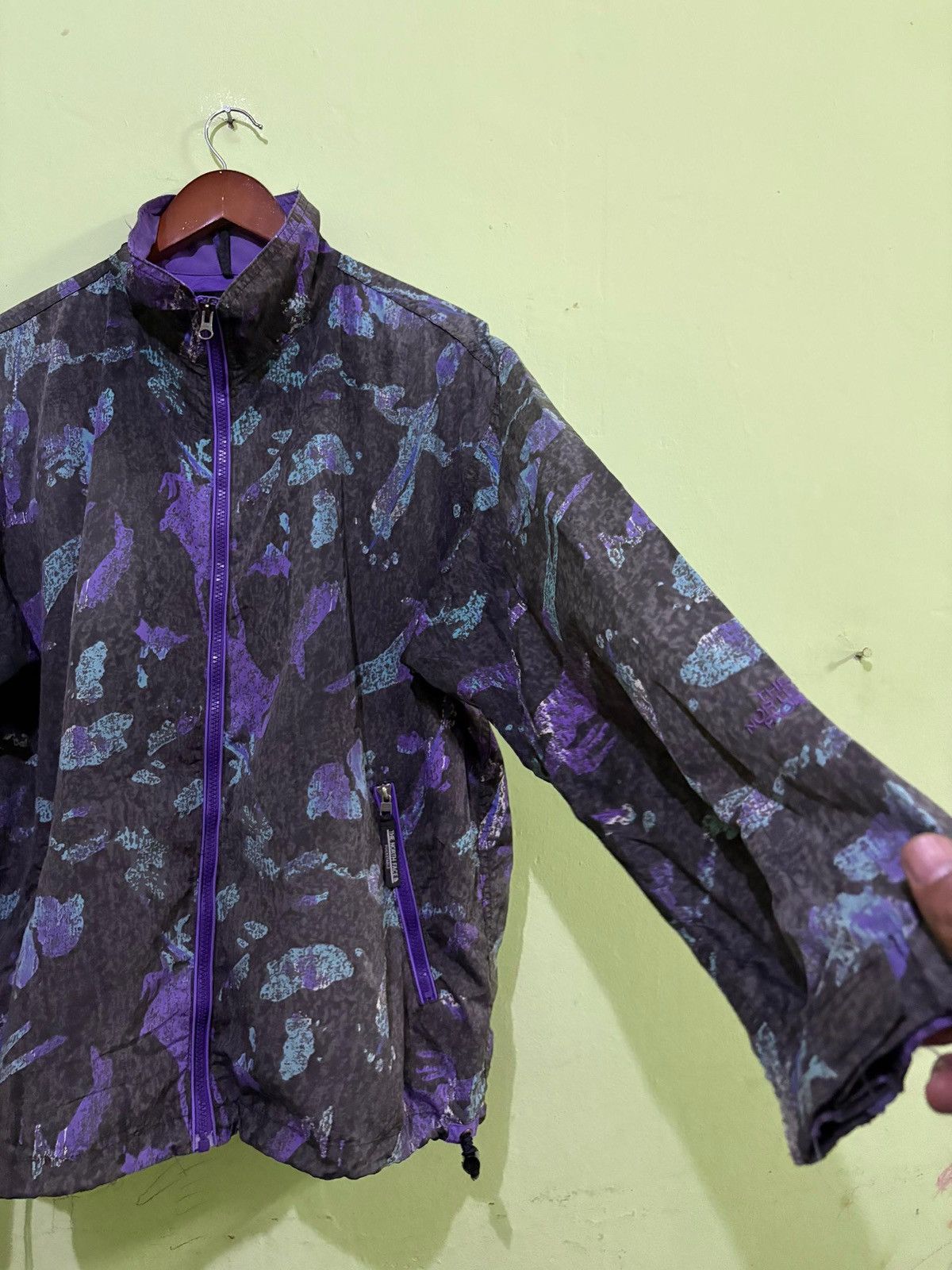 The North Face × Vintage VTG The North Face Light Jacket Abstract Art Design Size US M / EU 48-50 / 2 - 3 Thumbnail