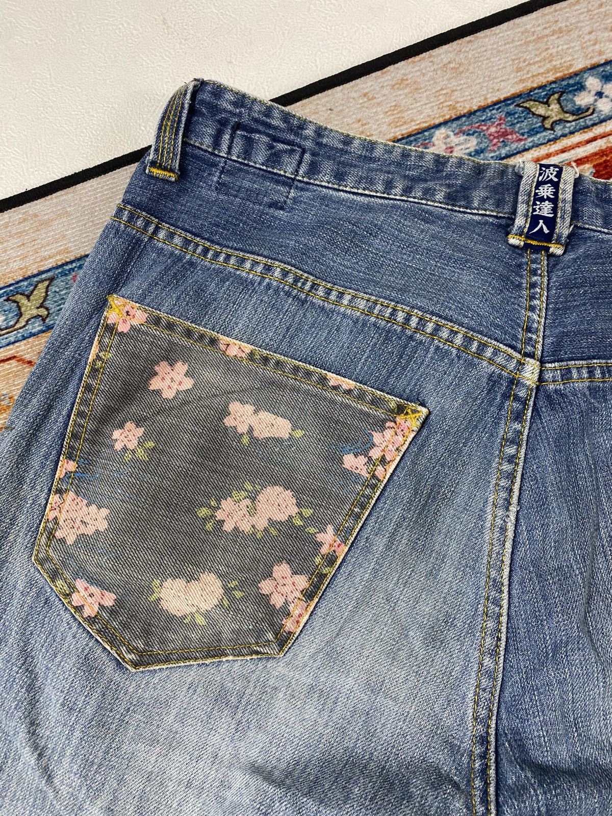 Karakuri Tamashii Flowers Distressed jeans pants Size US 35 - 10 Thumbnail