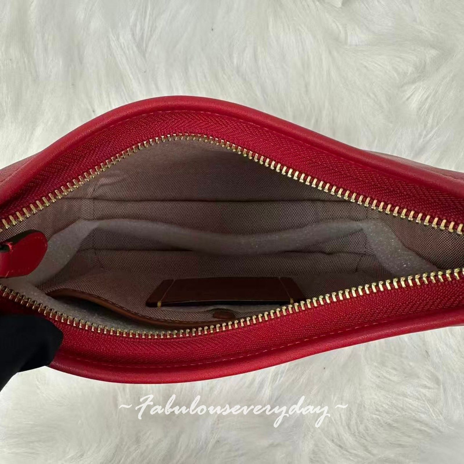 Coach Coach Curve Zip Bag Shoulder Bag In Leather/Gold/Ruby CAF11 Size ONE SIZE - 10 Thumbnail