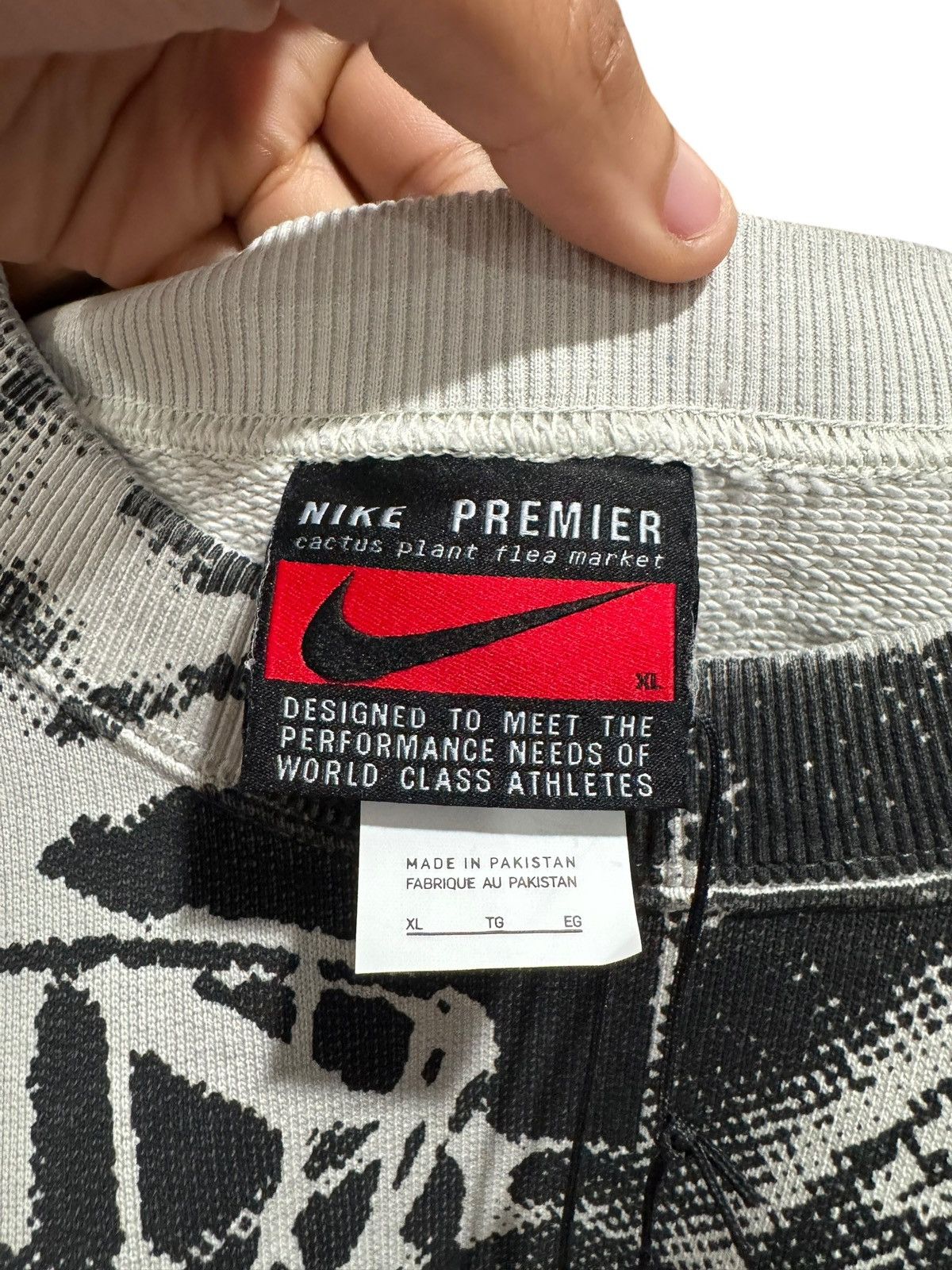 Cactus Plant Flea Market × Nike Cactus Plant Flea Market x Nike Hoops Crewneck Light Bone Size US XL / EU 56 / 4 - 11 Thumbnail