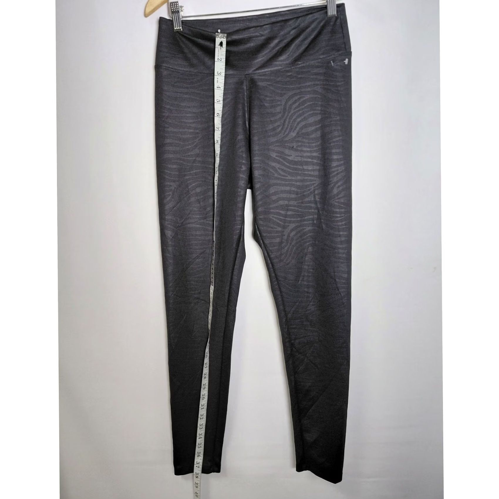 Express EXPRESS Black Solid Knit High Rise Leggings Women M Knit Polyester Spandex Activewear Gym Running Ankle (Regular) Far Fall Spring Size 32" / US 10 / IT 46 - 6 Thumbnail