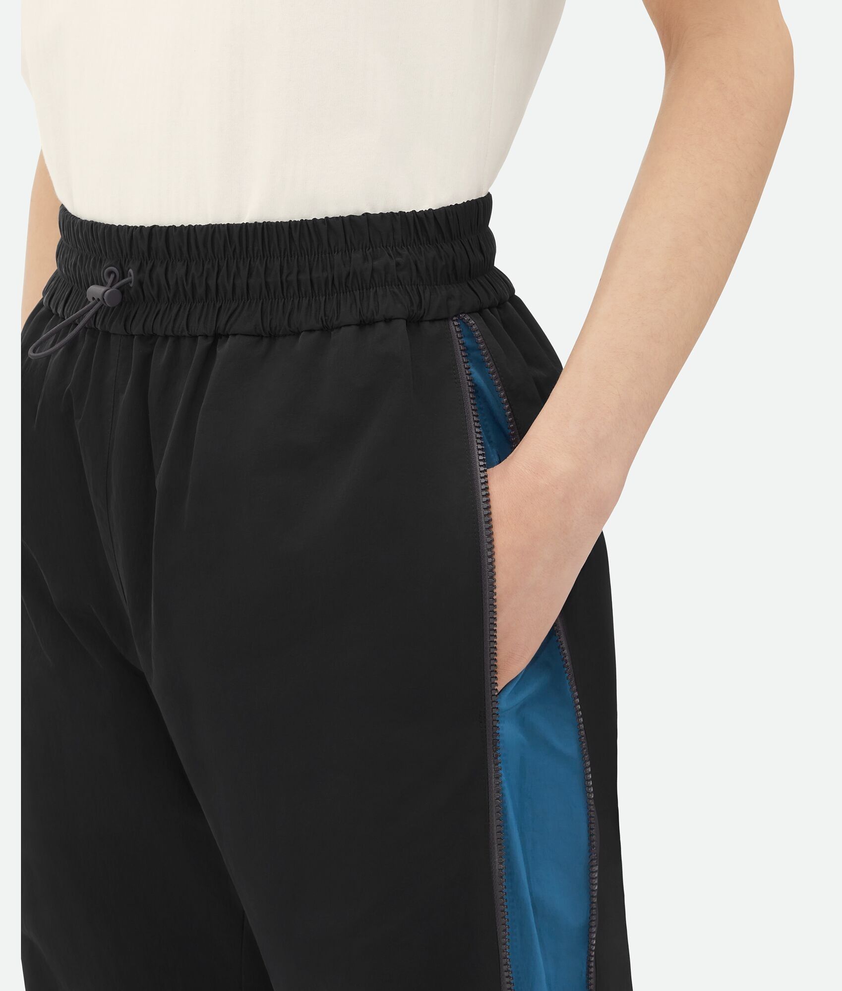 Bottega Veneta o1n1vont1224 Contrasting Zipper Tech Nylon Pants in Black Size US 28 / EU 44 - 4 Thumbnail