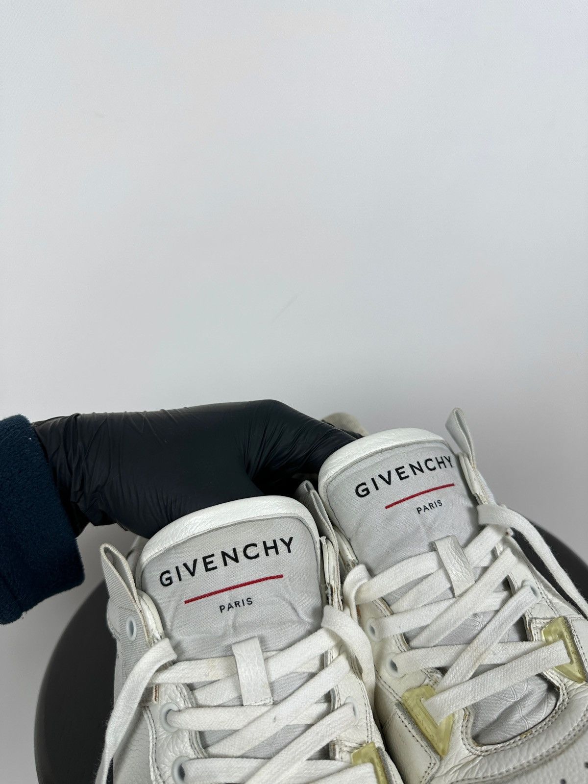 Givenchy Givenchy Wing Low Top White Sneakers Size US 8 / EU 41 - 19 Thumbnail