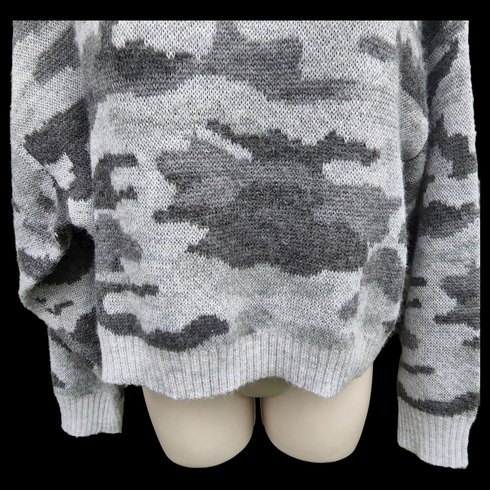 American Eagle Outfitters American Eagle Gray Camo Sweater Women's Size XS Long sleeve Size XS / US 0-2 / IT 36-38 - 9 Thumbnail