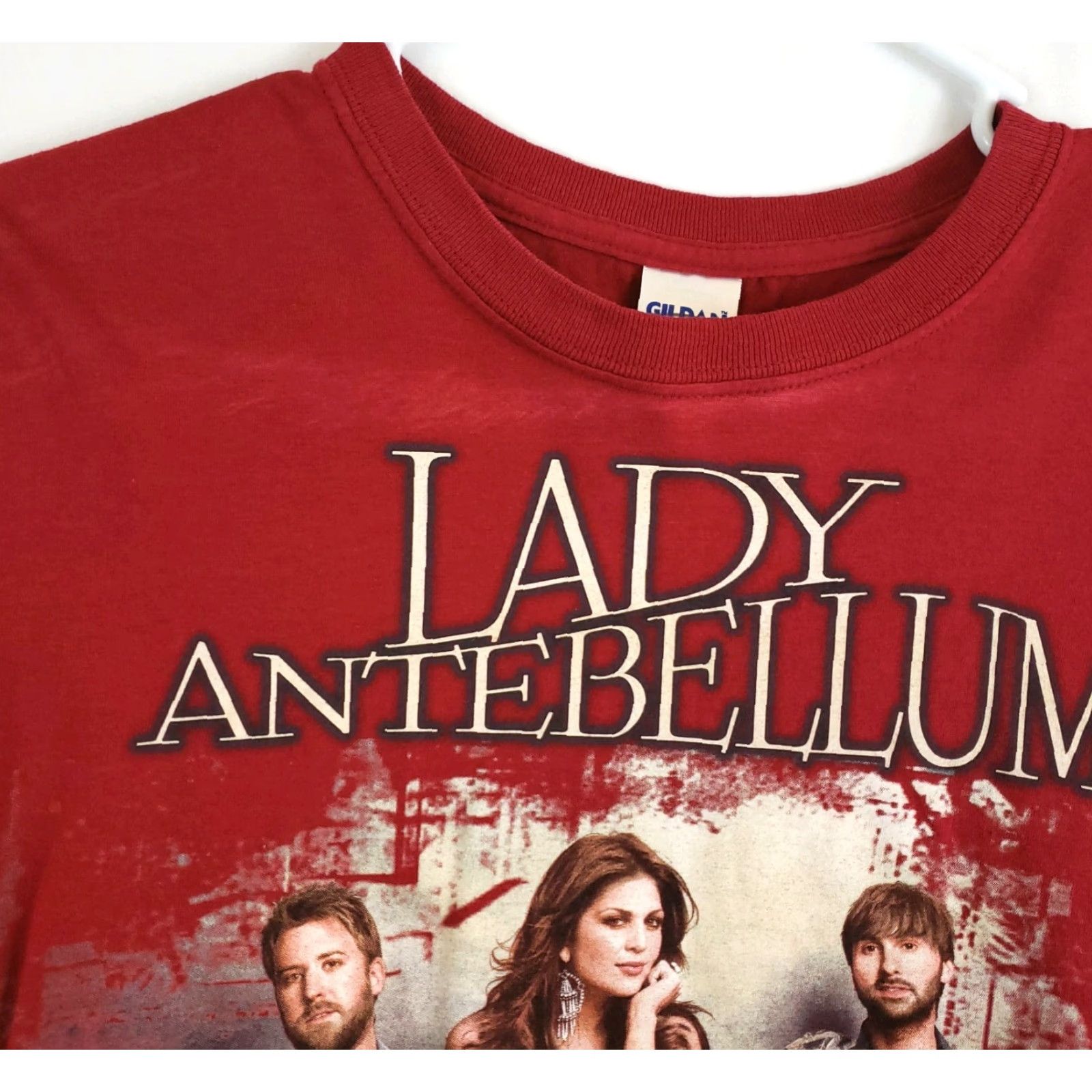 Gildan VINTAGE Gildan Lady Antebellum Shirt T-Shirt Adult Medium Red Crew Neck Short Sleeve Graphic Tee Hillary Scott 2000s 2010s Mens M Bits Logo Size US M / EU 48-50 / 2 - 4 Thumbnail