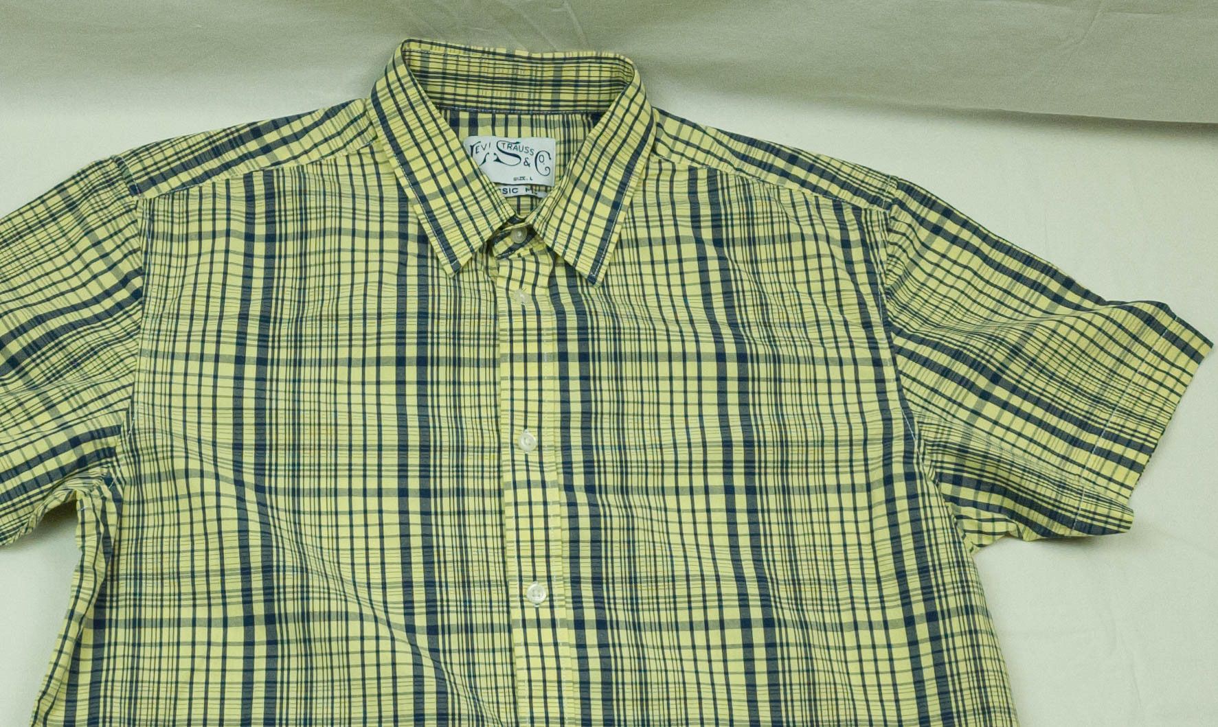 Levi's MENS Levi's SHIRT SHORT SLEEVE COTTON SIZE L EXCL Size US L / EU 52-54 / 3 - 4 Thumbnail