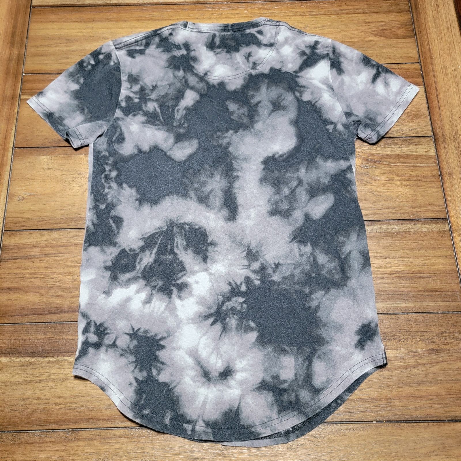 Hollister Hollister Black Tie-Dye Tee Cheetah Face - Size XS Size XS / US 0-2 / IT 36-38 - 3 Thumbnail
