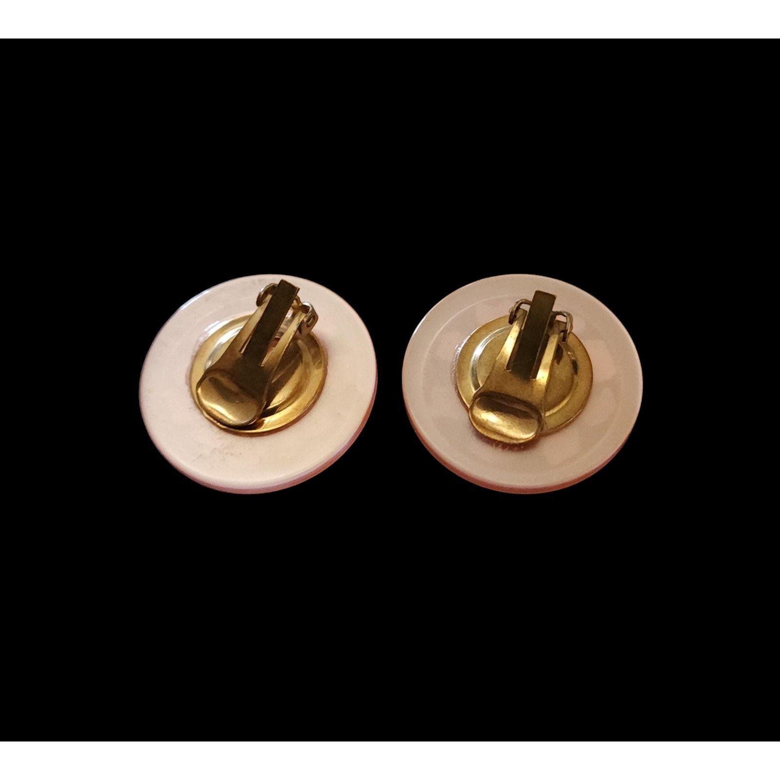 The Unbranded Brand Vintage 1940s Pearlescent earrings pearl shell brass clip-on Size ONE SIZE - 4 Thumbnail