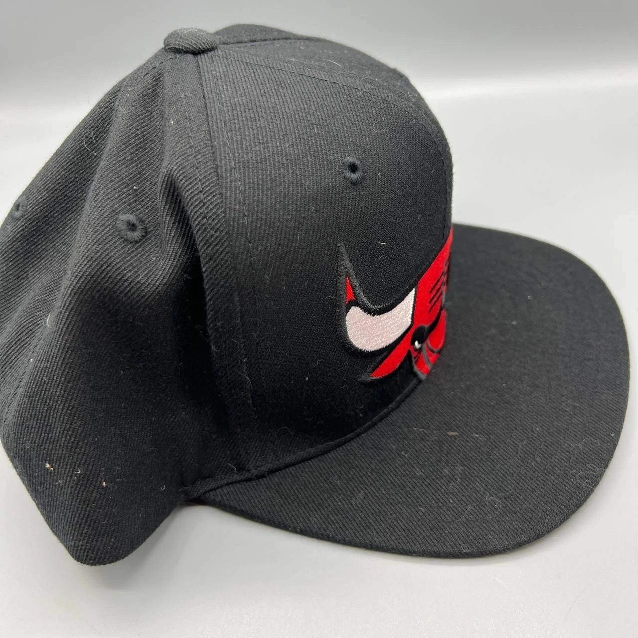 Mitchell & Ness Chicago Bulls Hat Men Black Embroidered Snap Back Cap Size ONE SIZE - 4 Thumbnail