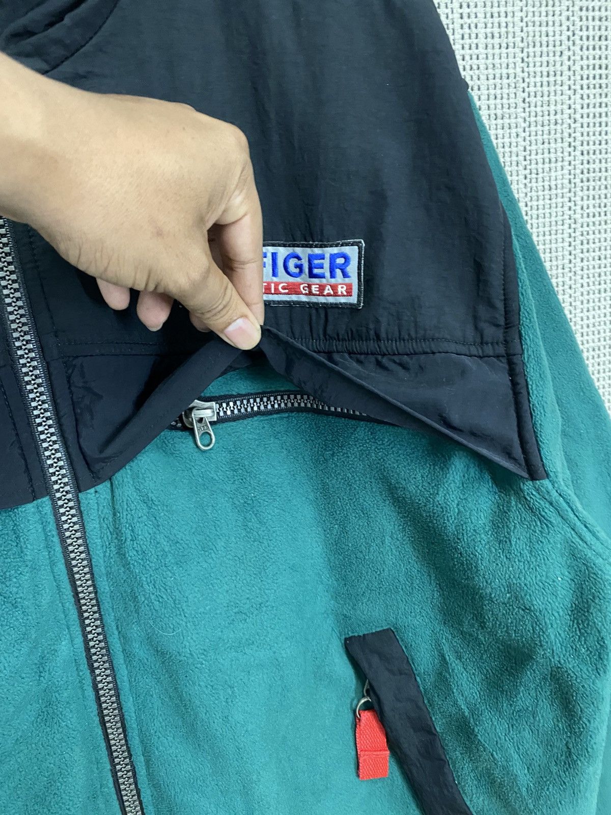 Tommy Hilfiger × Vintage Vintage 90s tommy hilfiger athletic gear fleece jacket Size US L / EU 52-54 / 3 - 10 Thumbnail