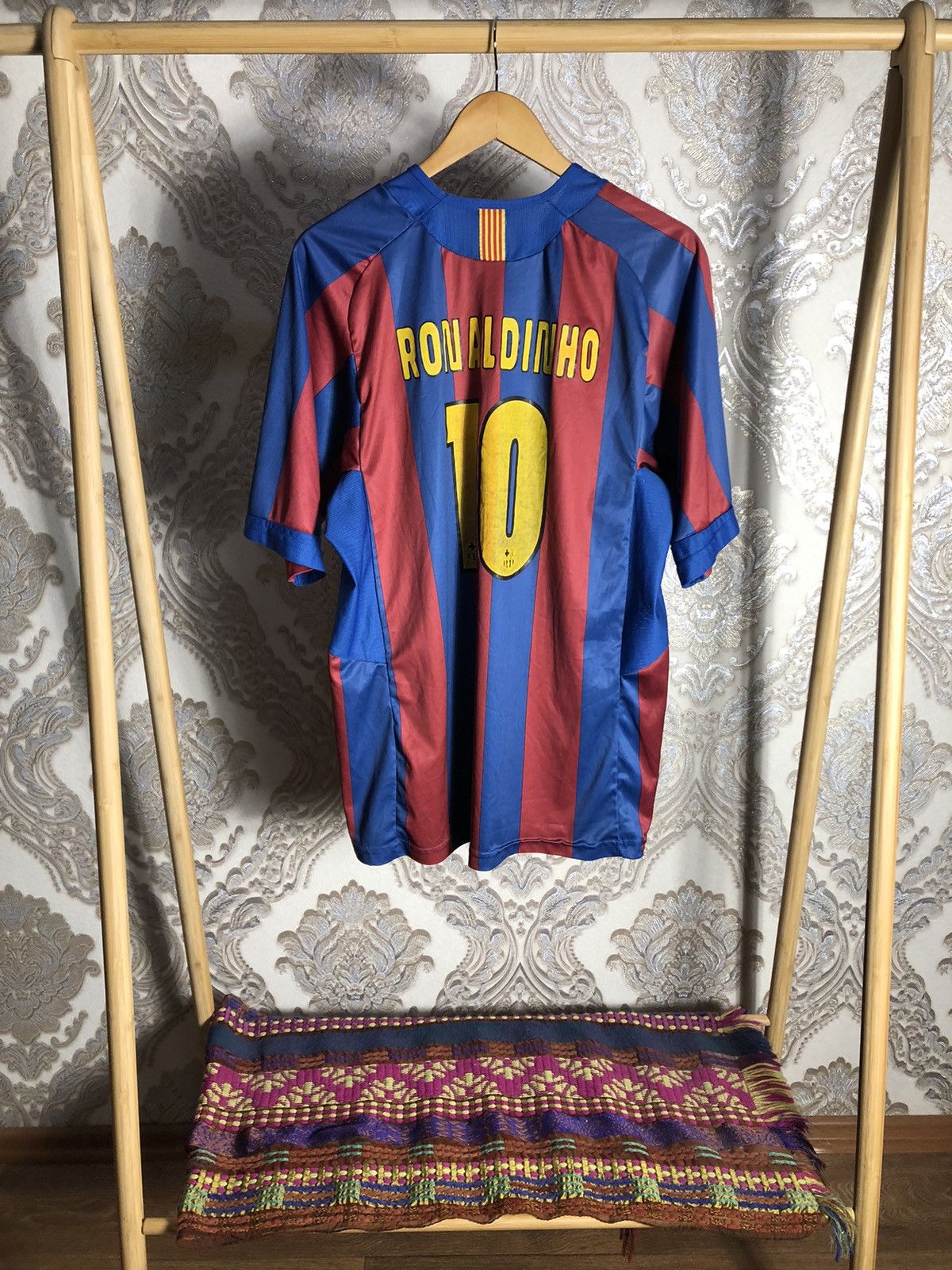 Vintage VERY RARE FC BARCELONA SPAIN RETRO SOCCER JERSEY Y2K 90s Size US XL / EU 56 / 4 - 1 Thumbnail