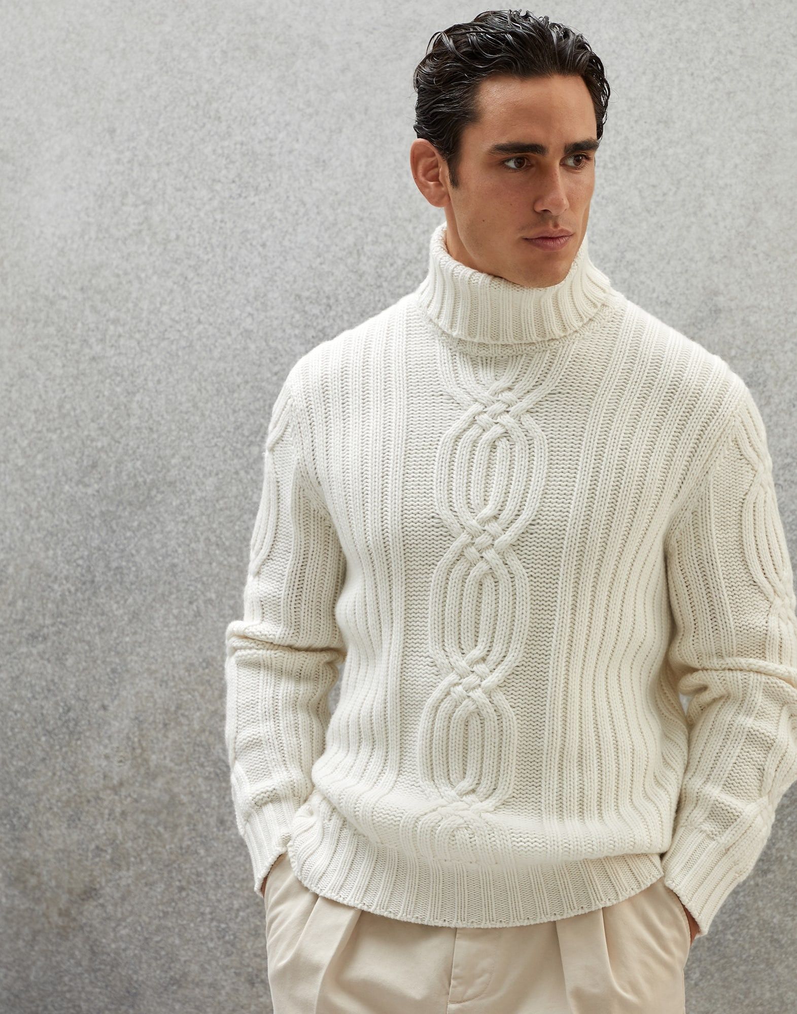 Brunello Cucinelli o1w1db10225 Cashmere Turtleneck Sweater in White Size US S / EU 44-46 / 1 - 1 Thumbnail