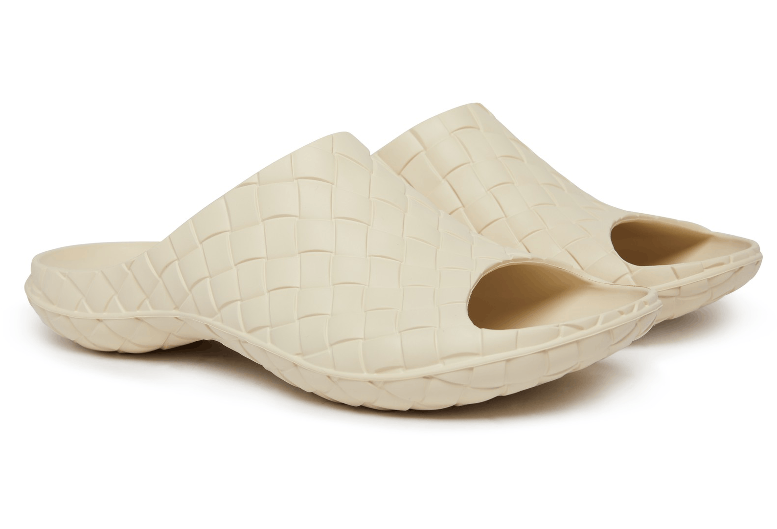 $1.1K VALUE Beebee Slide Rubber Sandals in Creme