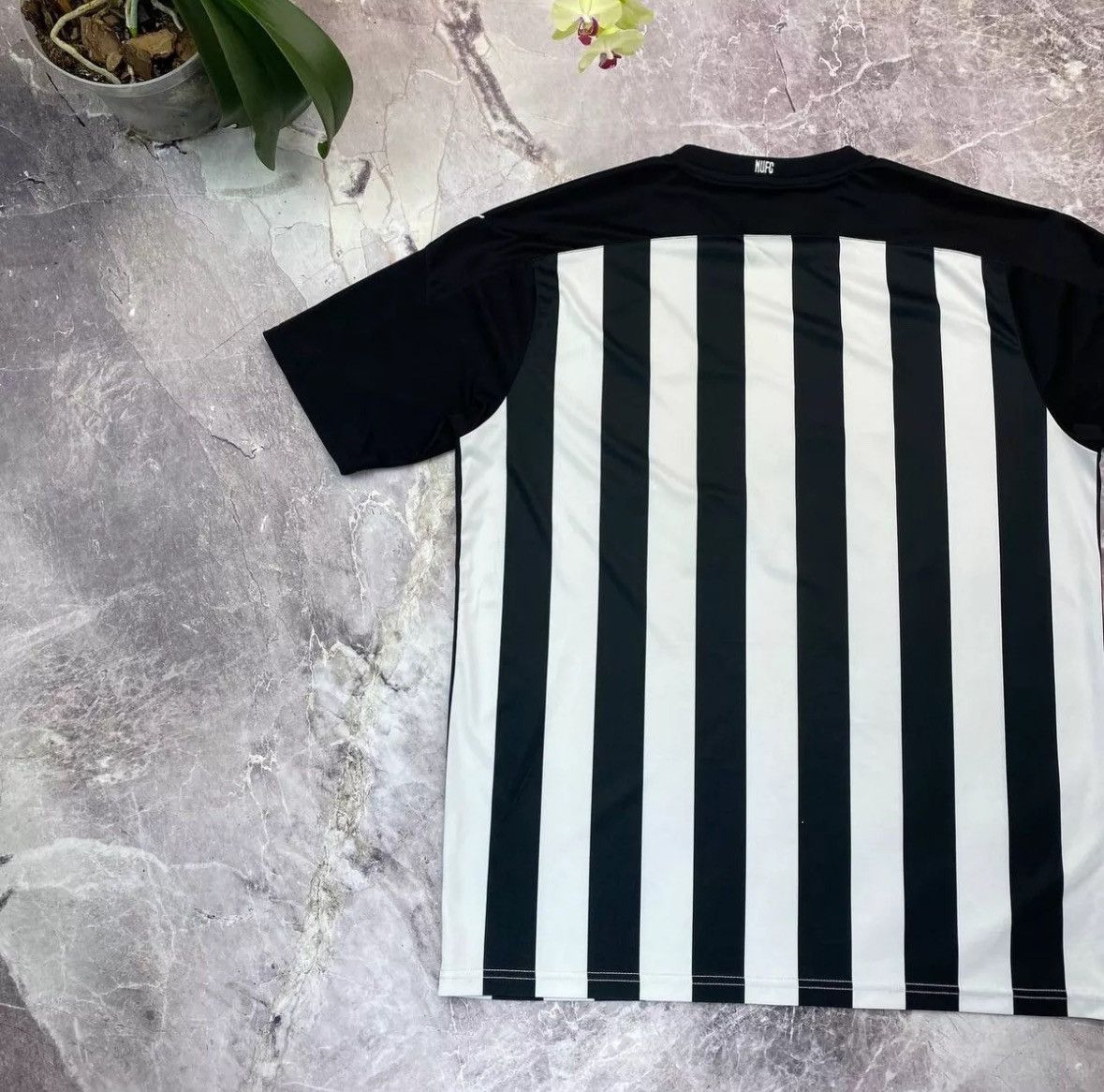 Puma NEWCASTLE UNITED 2017/2018 HOME FOOTBALL SHIRT PUMA JERSEY Size US XL / EU 56 / 4 - 9 Thumbnail