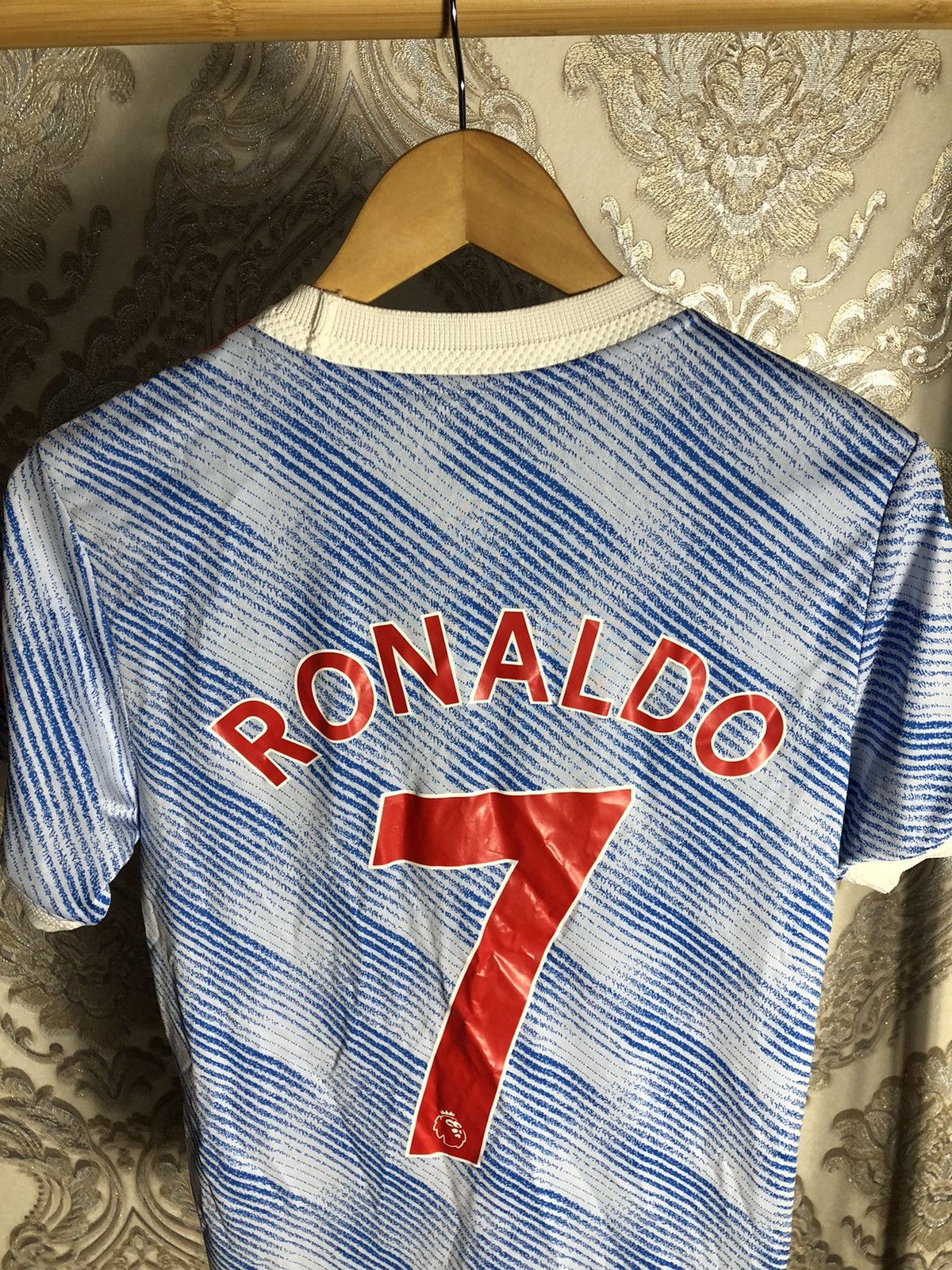 Vintage ADIDAS FC MANCHESTER UNITED ENGLAND SOCCER JERSEY RETRO Y2K Size US S / EU 44-46 / 1 - 7 Thumbnail