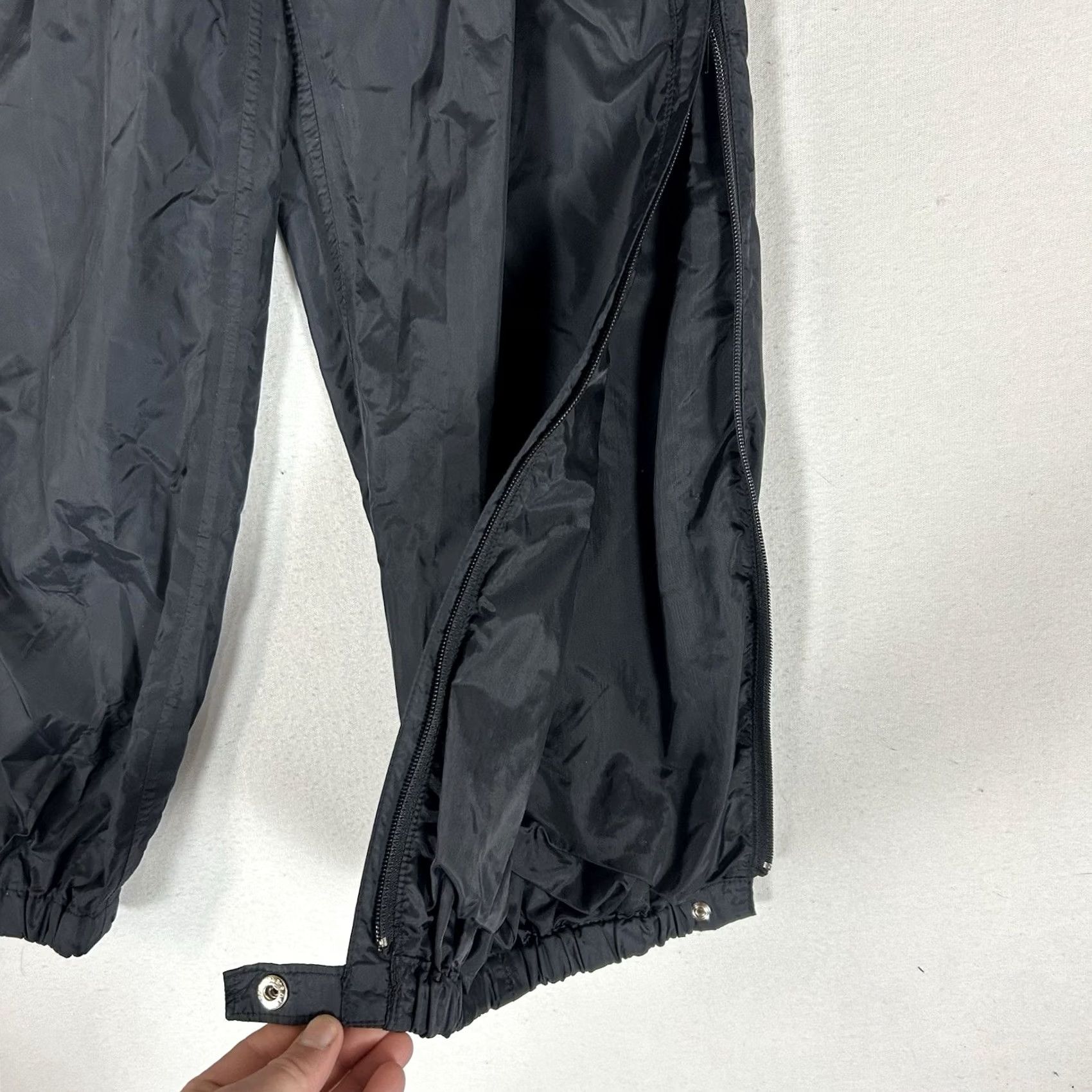 Vintage VINTAGE REI Elements Nylon Sweatpants Women 10 Black Side Zip Leg Tapered Pockets Athletic Casual || Women's Pants Size 32" / US 10 / IT 46 - 4 Thumbnail