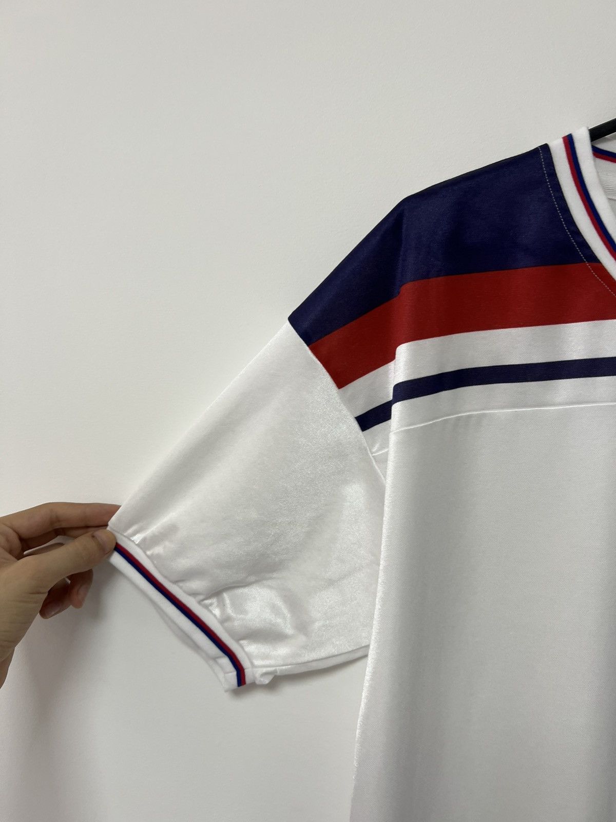 Vintage Vintage England 1980/81 Home Jersey Football Shirt Remake XL Size US XL / EU 56 / 4 - 8 Thumbnail