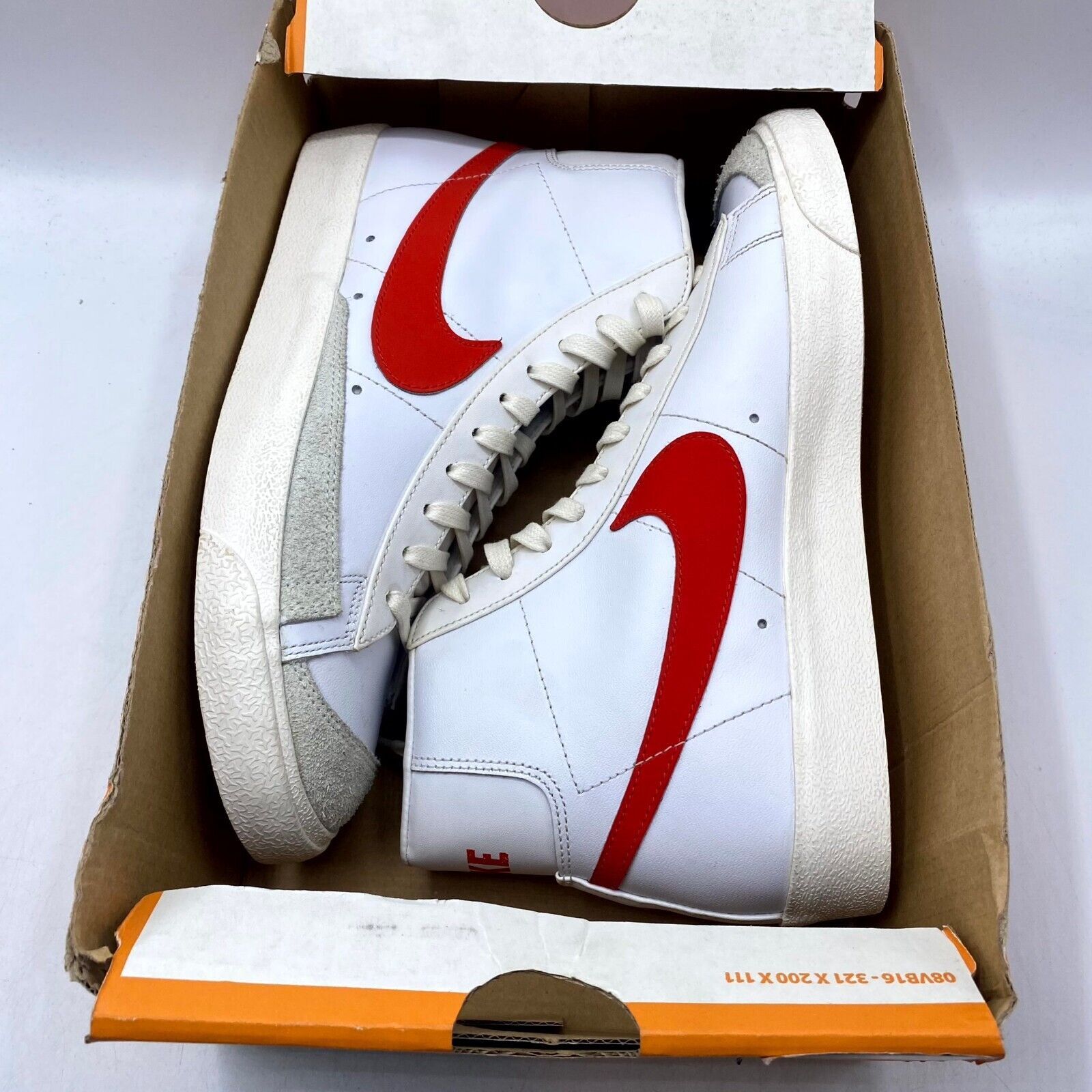 Nike NEW Nike Blazer Mid '77 VNTG Sneaker White Red BQ6806-600 Size US 8 / EU 41 - 10 Thumbnail