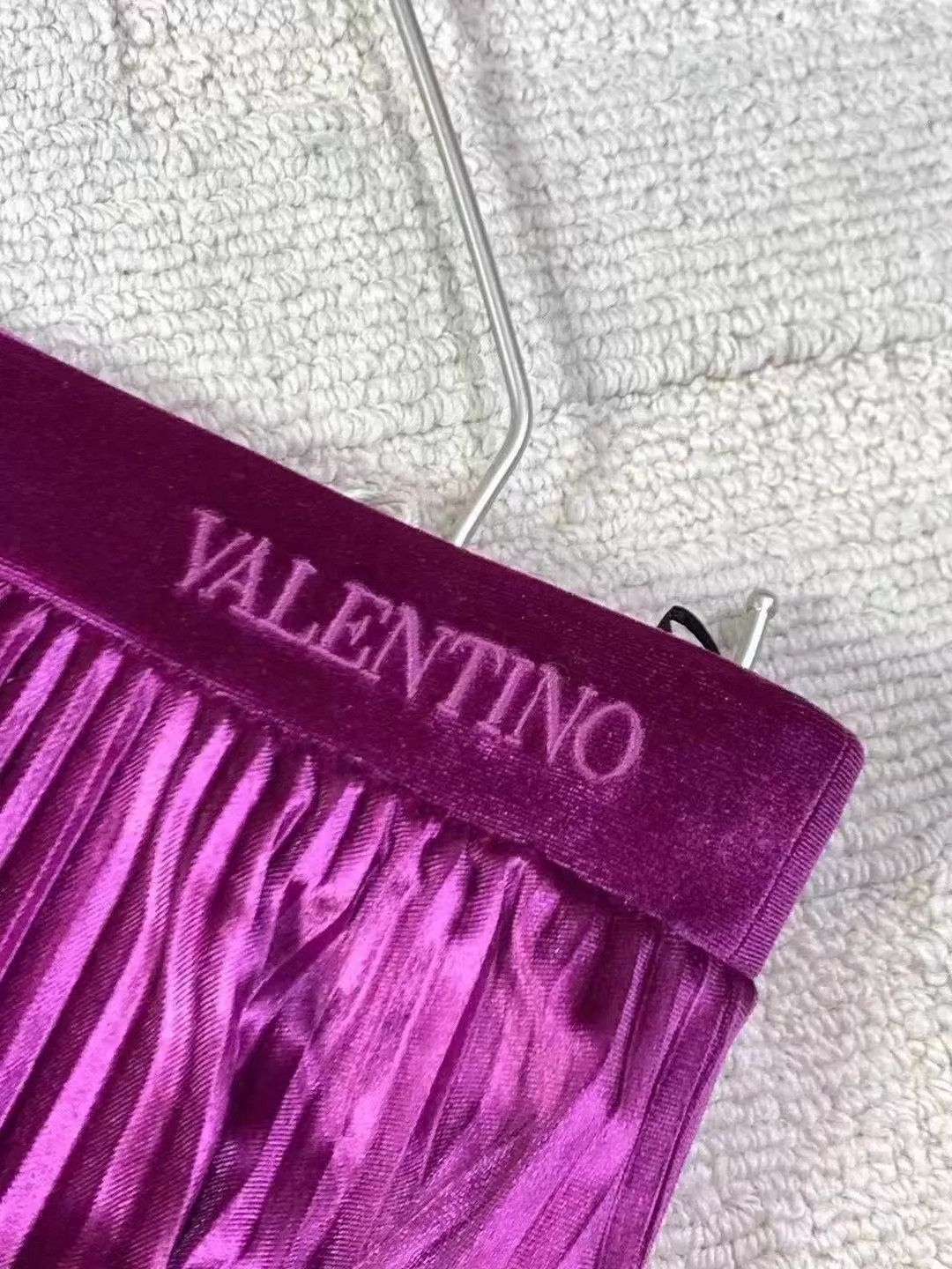 Valentino Valentino Velvet Pleated Skirt XS New With Tags Size 25" / US 0 / IT 36 - 7 Thumbnail