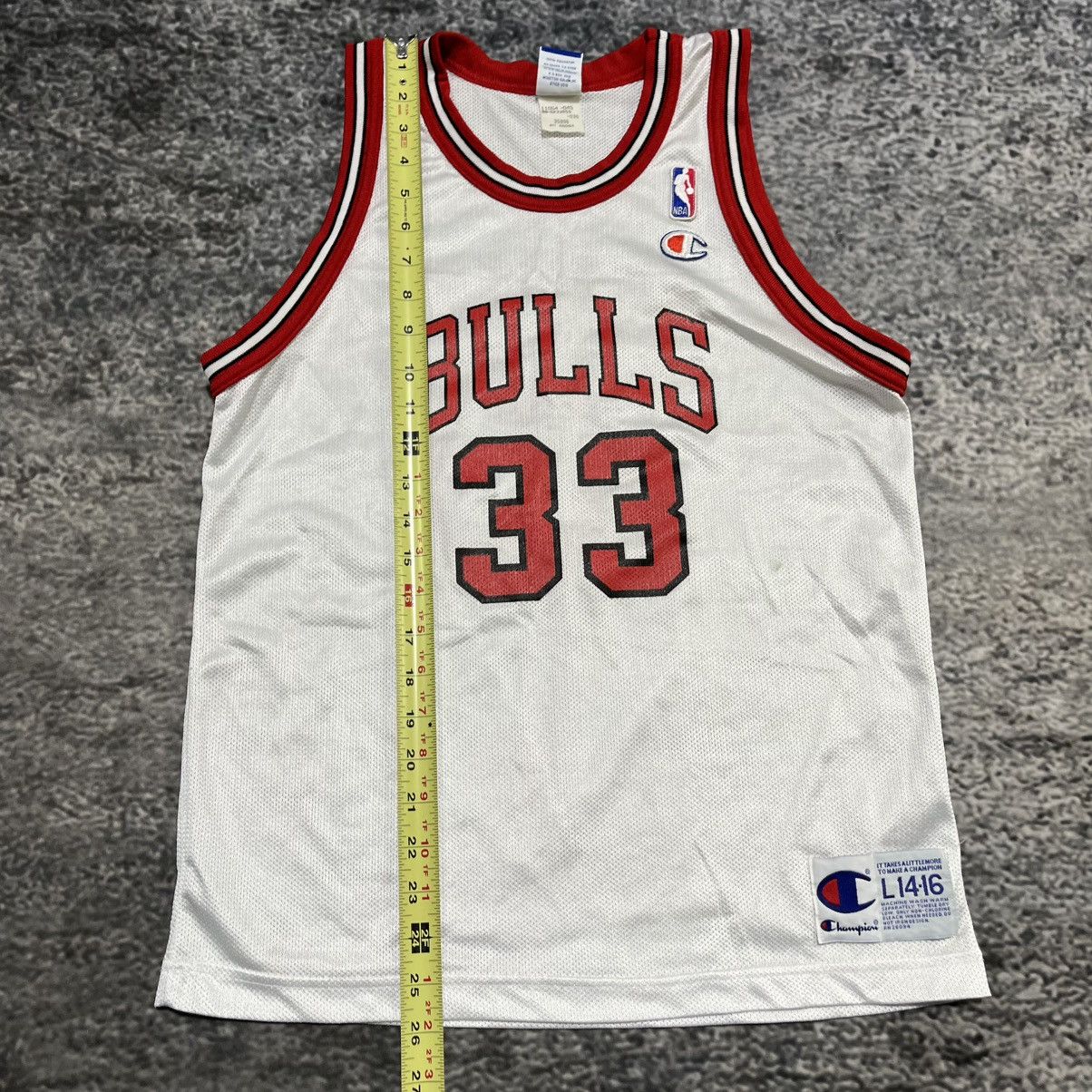 Champion Vintage Scottie Pippen Chicago Bulls 33 Away Champion Jersey Size US M / EU 48-50 / 2 - 10 Thumbnail