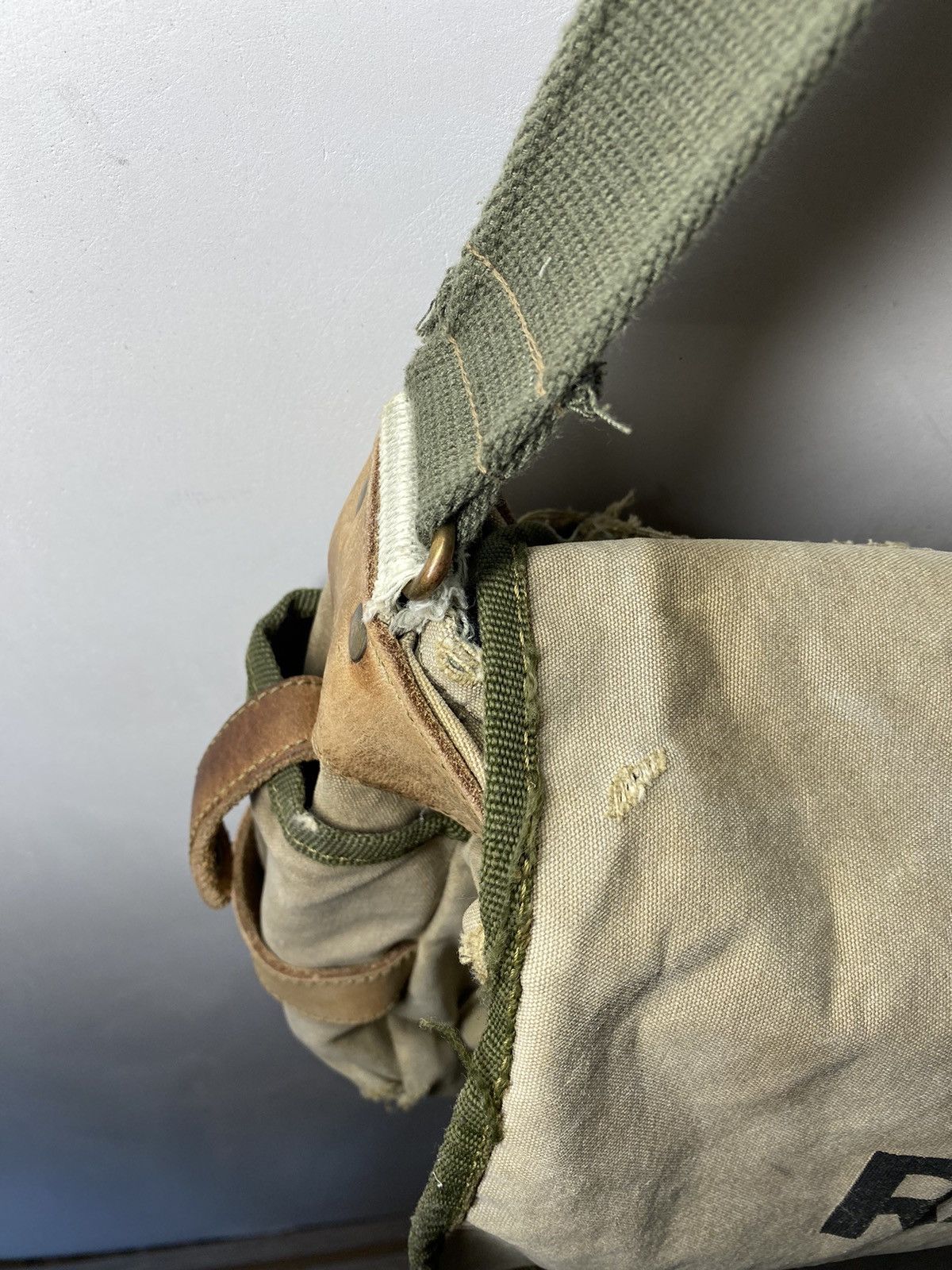 Japanese Brand × Vintage Vintage Like Diesel Military Army CrossBody Messenger Bag Size ONE SIZE - 4 Thumbnail