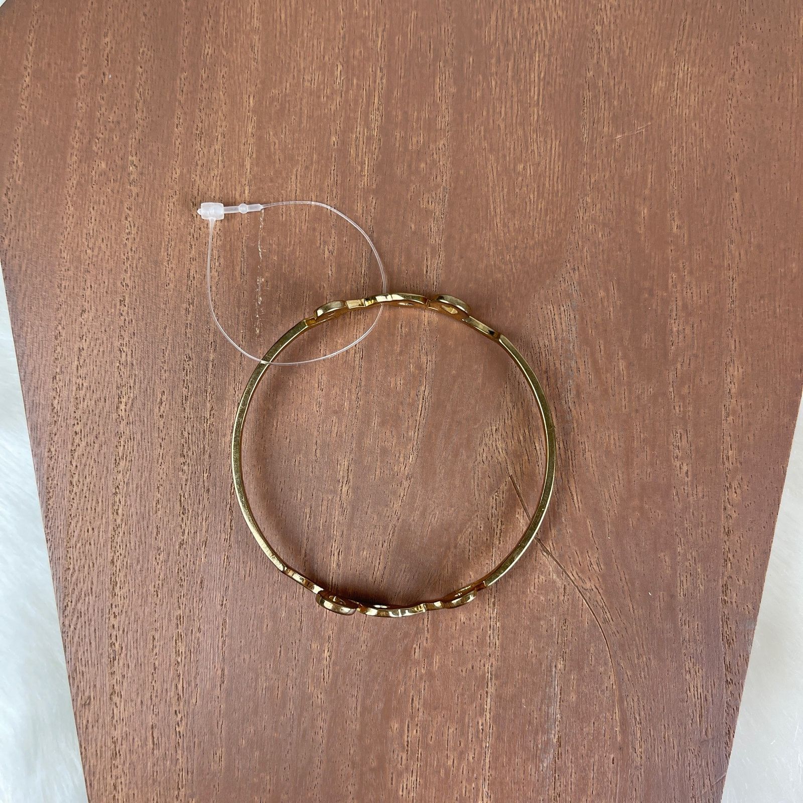 Other Dainty Gold LOVE Bangle Bracelet Minimalist Romantic NWOT Size ONE SIZE - 14 Thumbnail