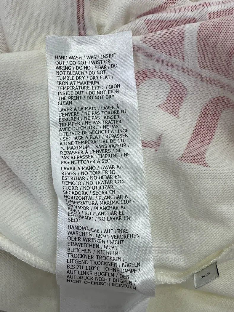 Gucci Gucci White and red letter logo short-sleeved T-shirt Size US XS / EU 42 / 0 - 6 Thumbnail