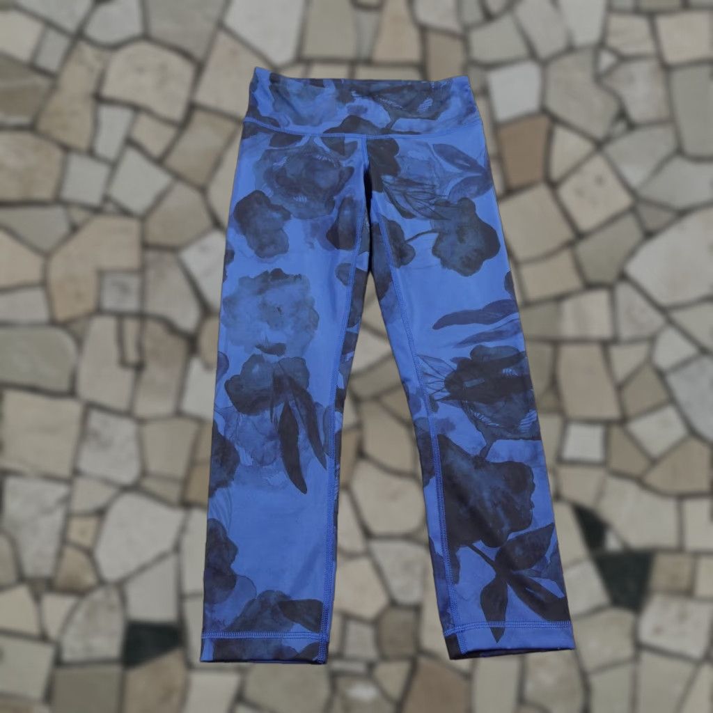 Lululemon Lululemon Leggings Womens 2 Blue Jumbo Inky Floral Wunder Under Crop II Yoga Size 26" / US 2 / IT 38 - 1 Thumbnail