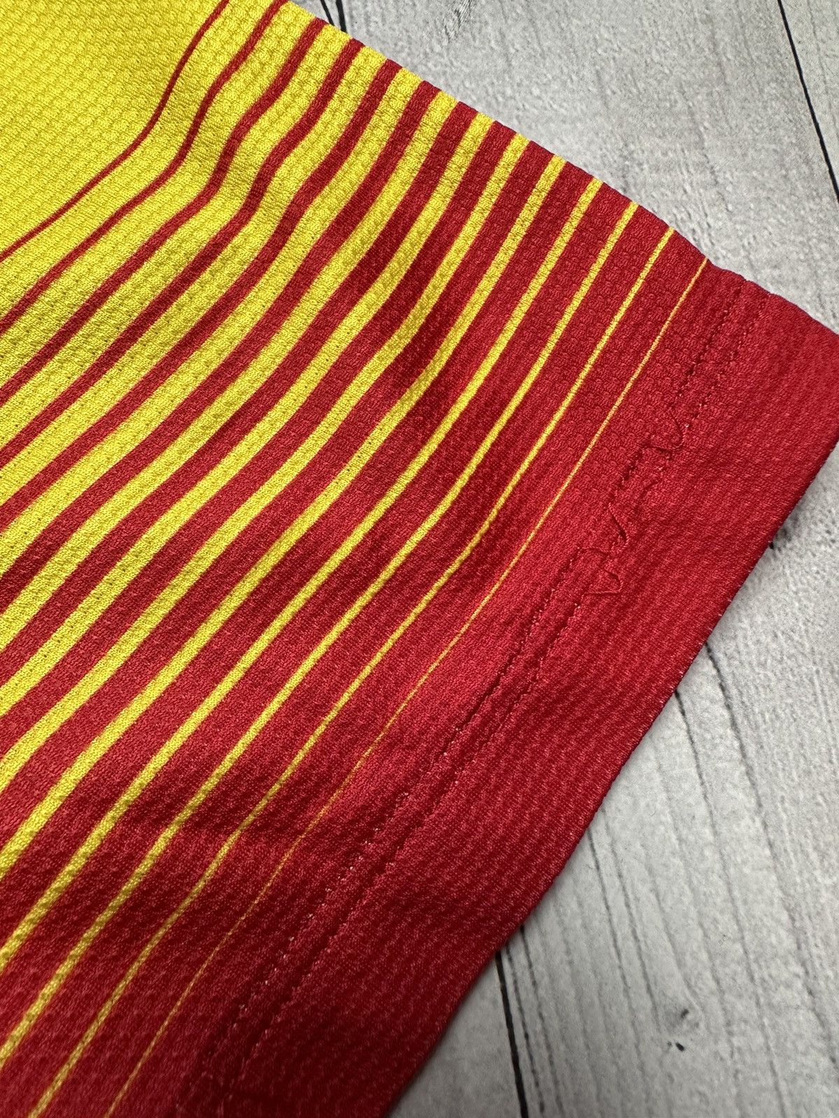 Vintage Vintage Barcelona soccer jersey 11 Neymar size S Size US S / EU 44-46 / 1 - 6 Thumbnail